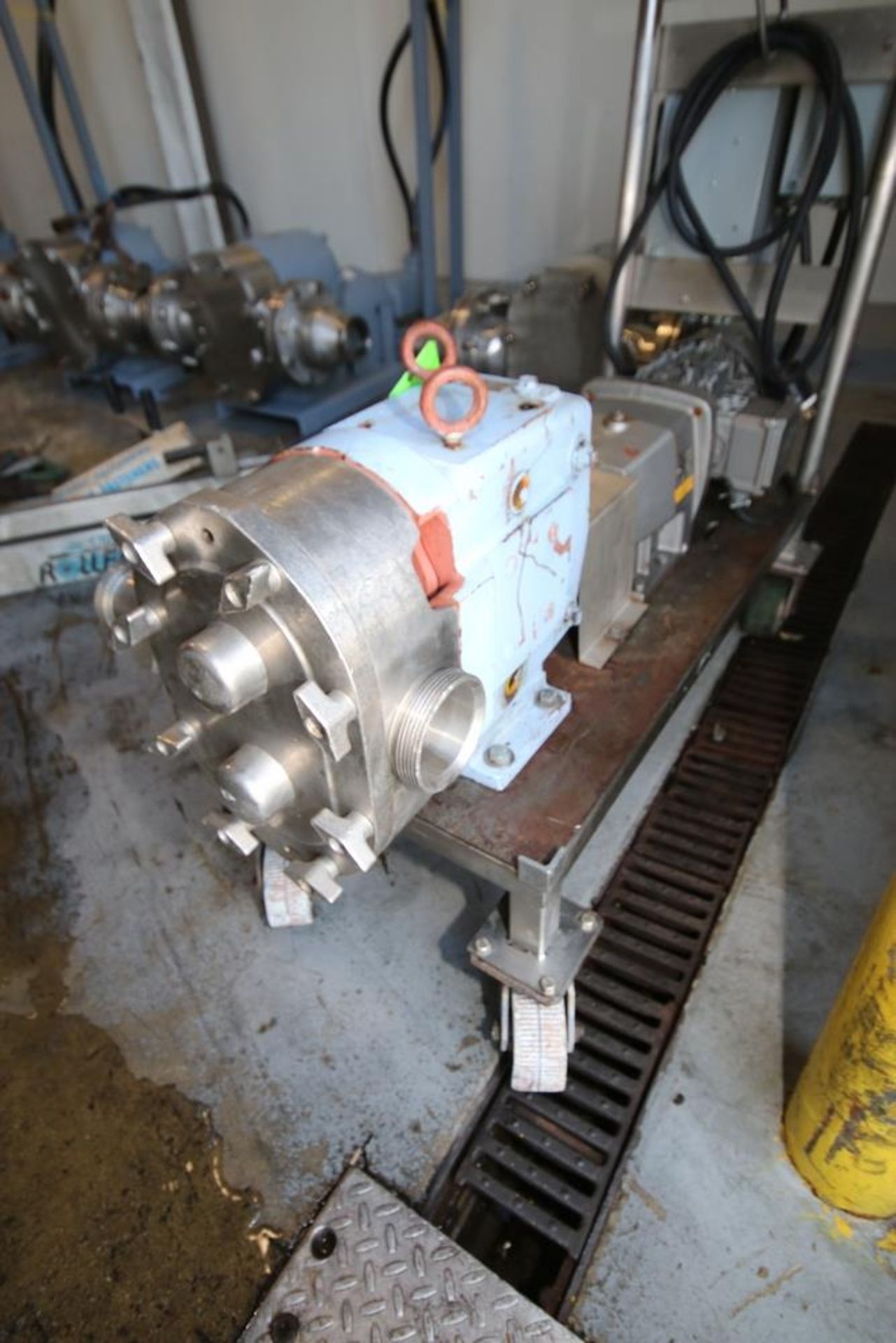 Waukesha 3 hp Positive Displacement Pump, M/N 130, S/N 84506SS, with 2" Thread Type Inlet/Outlet, - Image 7 of 8