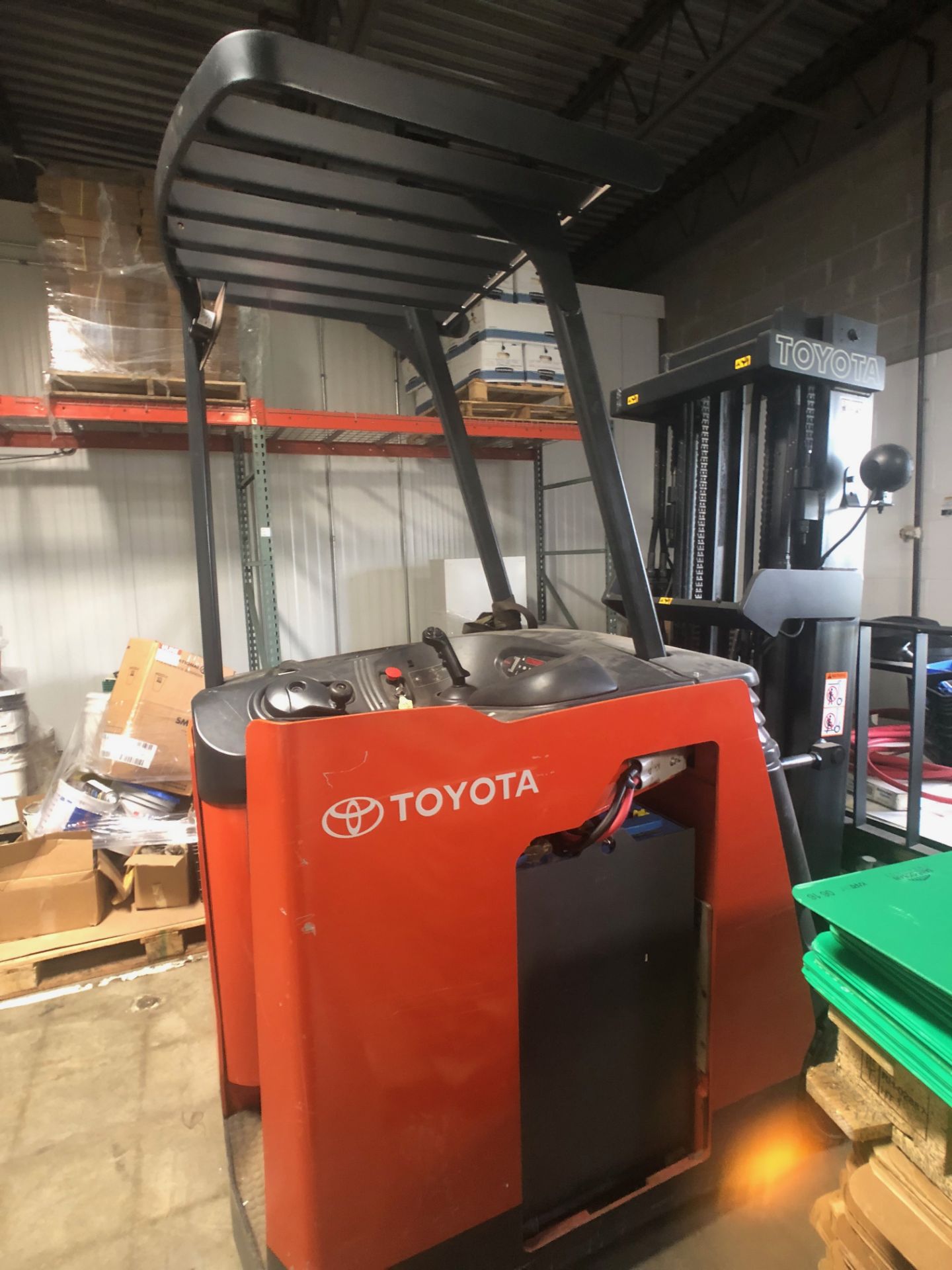 Toyota Electric 3,000 LB Narrow Aisle Forklift, Model 7BNCU15, S/N 51022, 188FSV Mast - Image 3 of 15