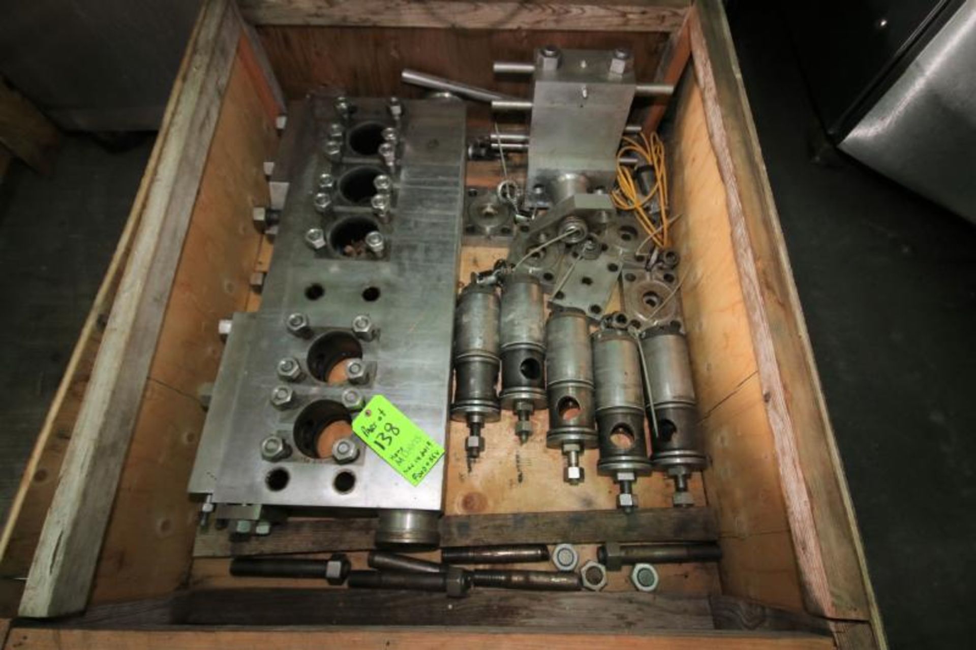 APV 5 - Piston Homogenizer, Model 5DL893, SN G9151, Includes Head Assembly with Parts & Micro - Image 5 of 6