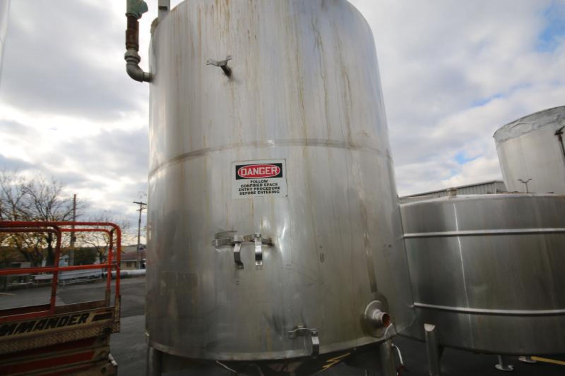 120 - Con 4 - Aprox. 1,000 Gal. Dome Top Cone Bottom S/S Jacketed Tank, with 5/2.5 hp 1740/840 RPM - Image 9 of 10