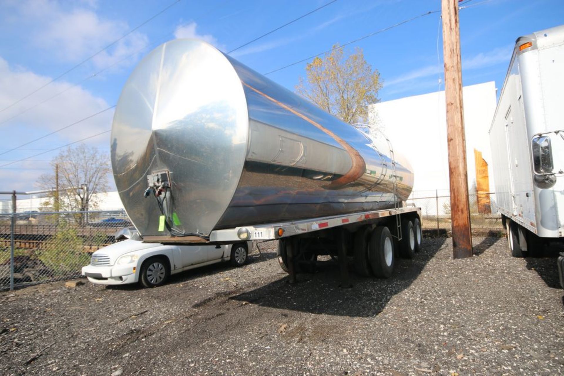 Fruehauf 7,500 Gal. S/S Farm Pick-Up Milk Tanker, with 2" Pump, Internally Mounted CIP Spray Ball, - Image 4 of 17