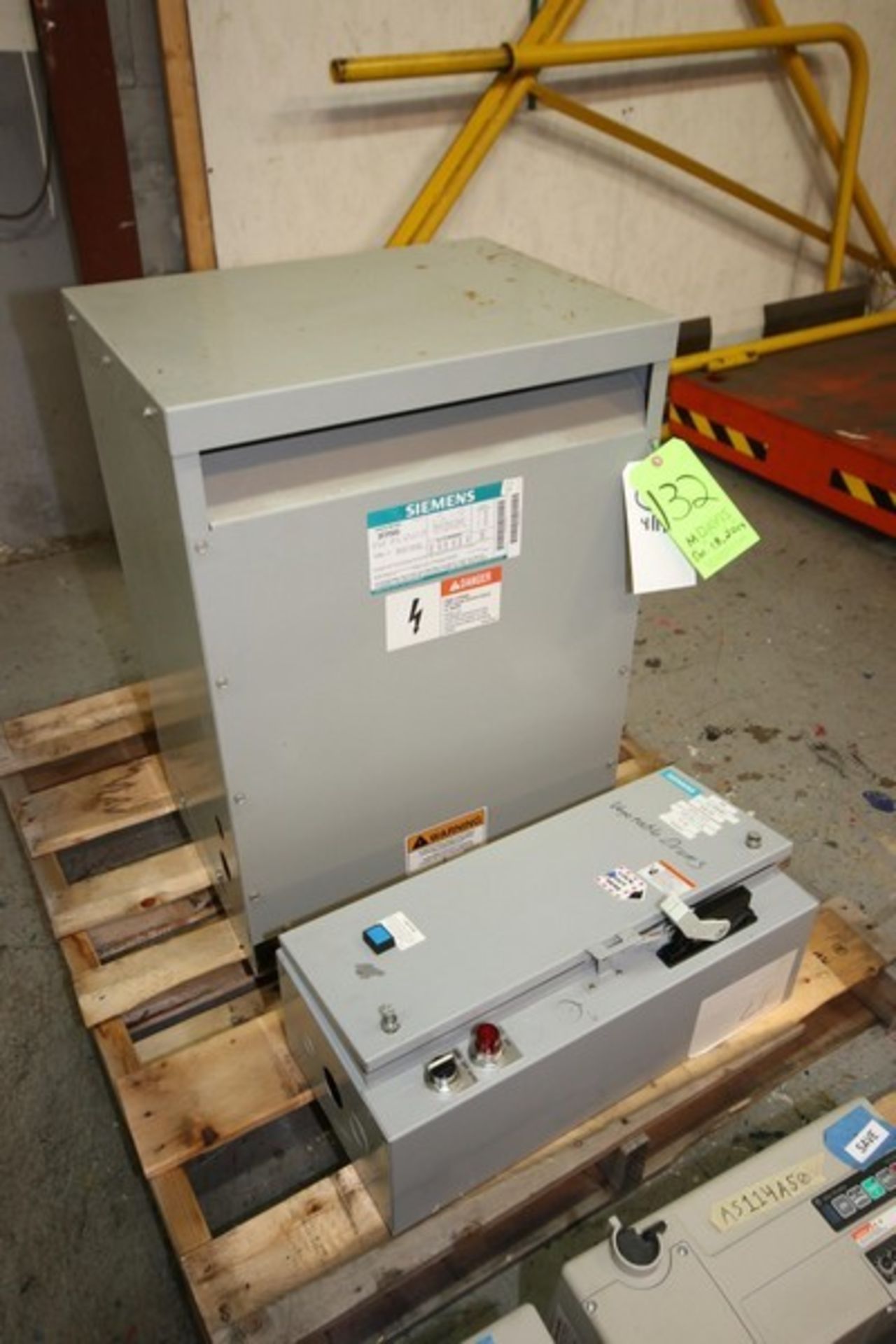 Siemens Transformer, with Siemens Safety Switch, Transformer: CAT. No. 3F3Y045, 45.0 KVA, 3 Phase ( - Image 2 of 8