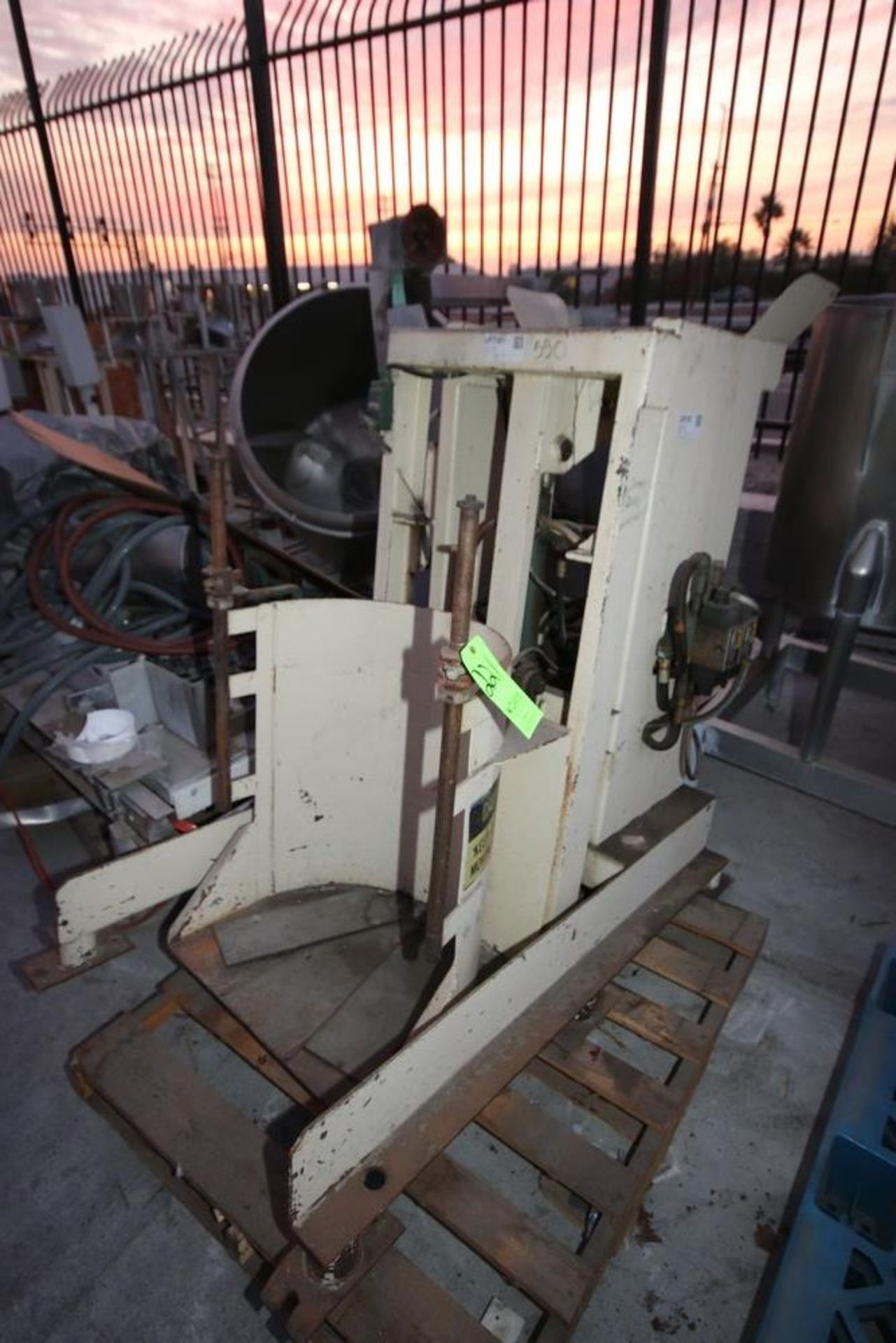 Necco Barrel Lift, M/N TD-60-45-750#, S/N D-8482, with Onboard Hydraulic Pump (LOCATED IN COLTON,