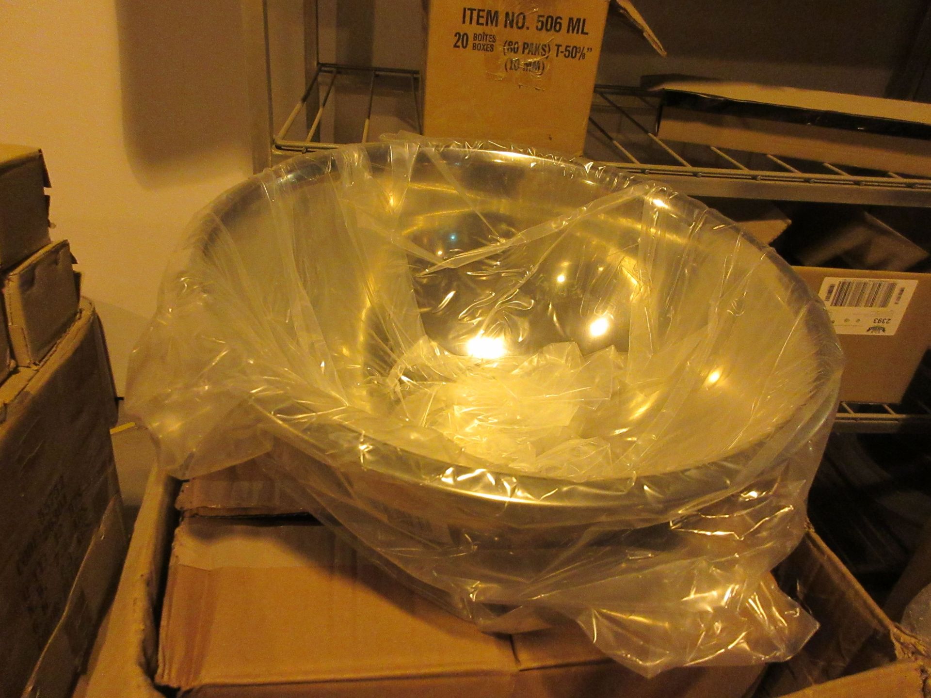 LOT 18 pieces -Mixing bowls (1 box)