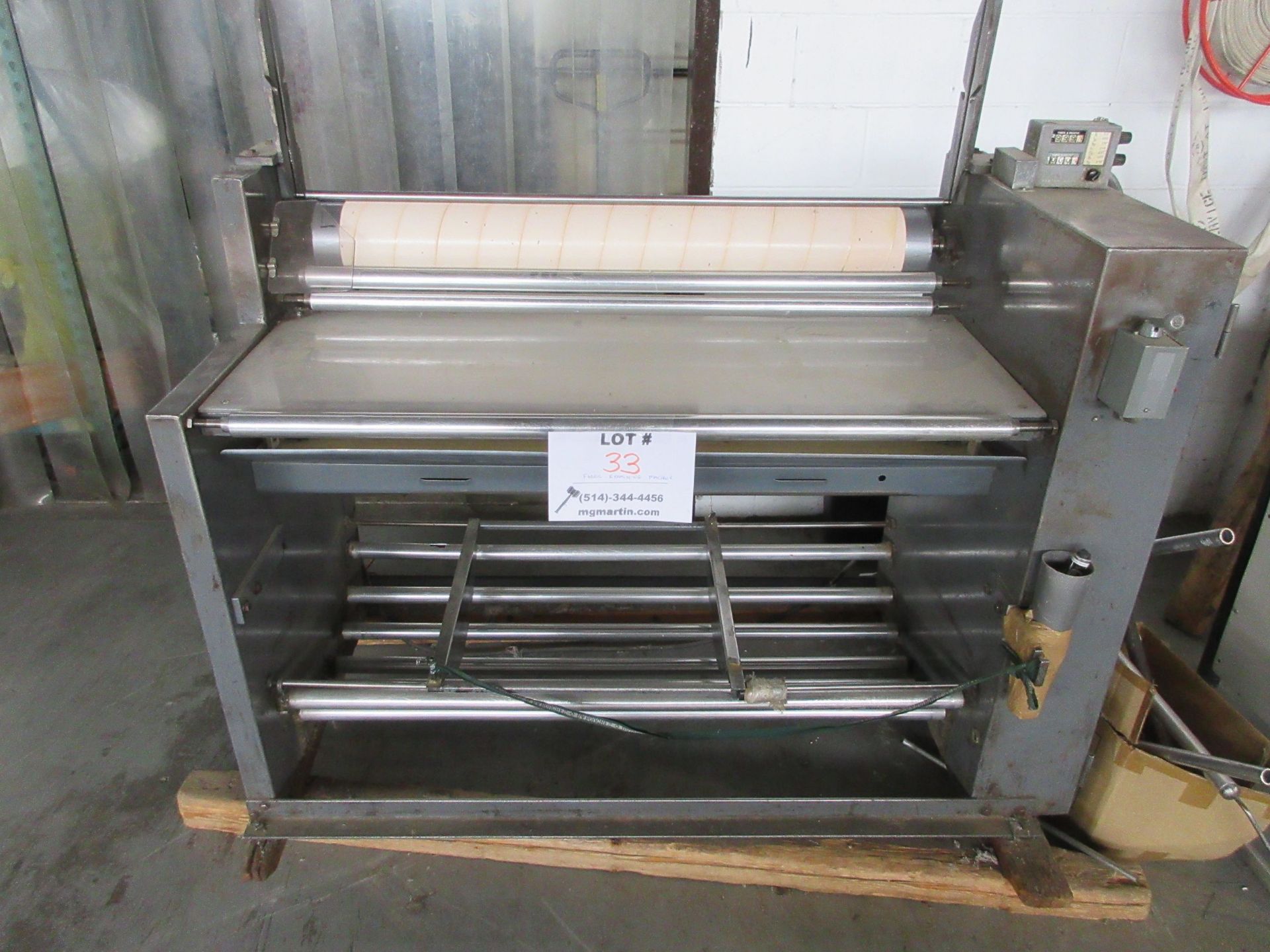 Fabric examining machine for tubular