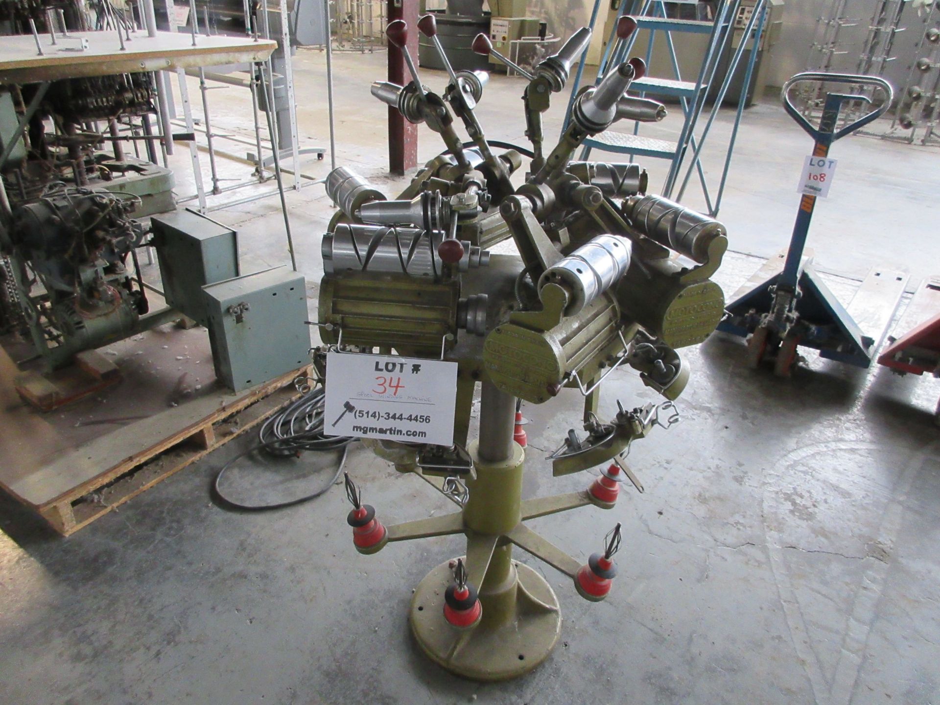 Spool winding machine