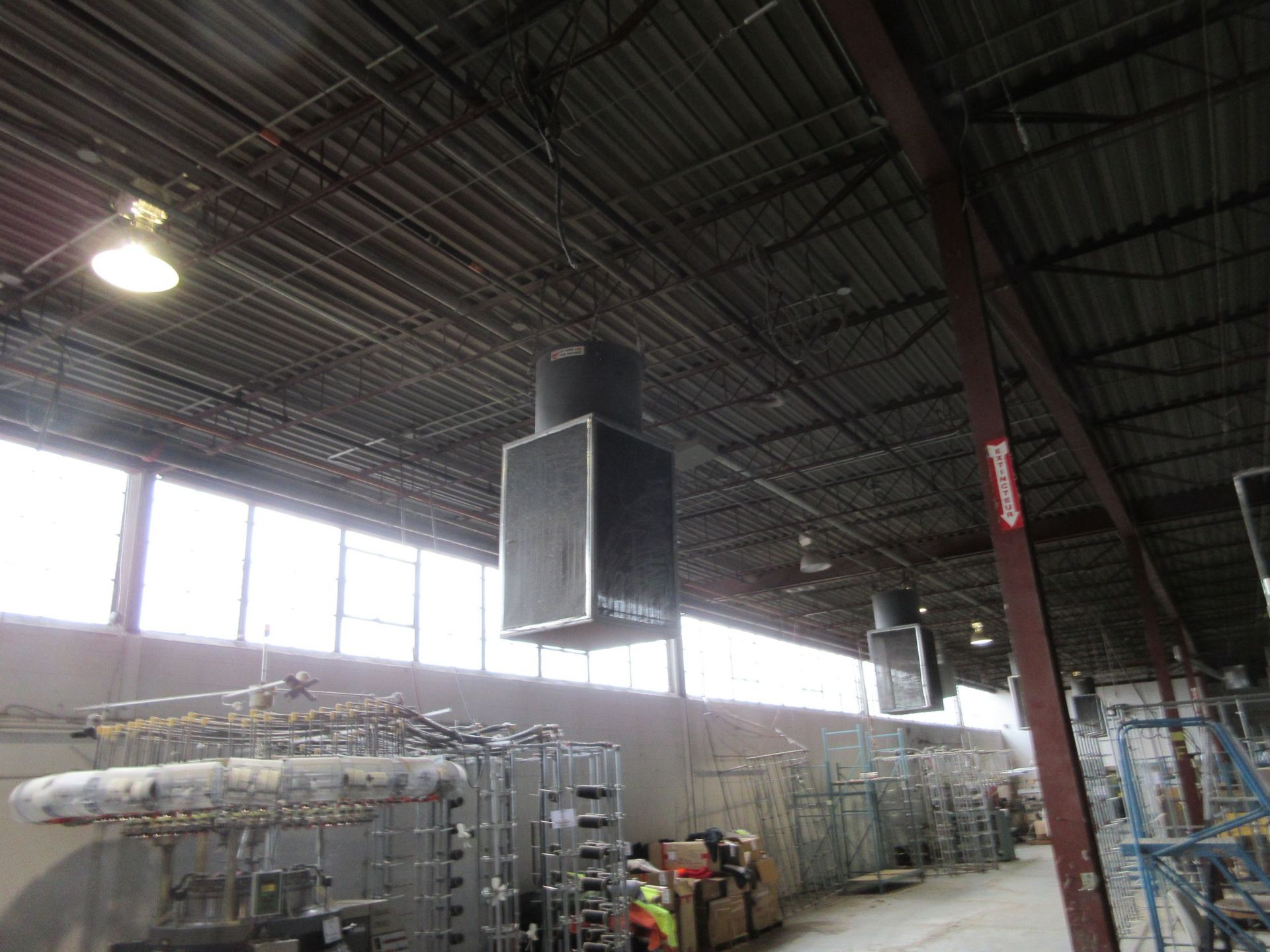 Ceiling vaccuum dust collector