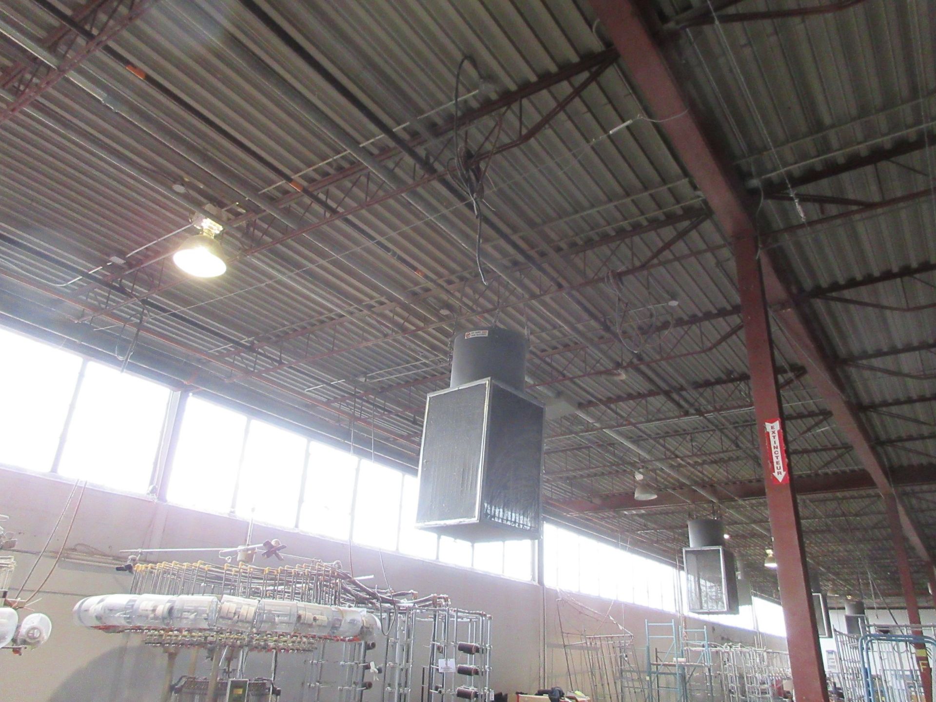 Ceiling vaccuum dust collector