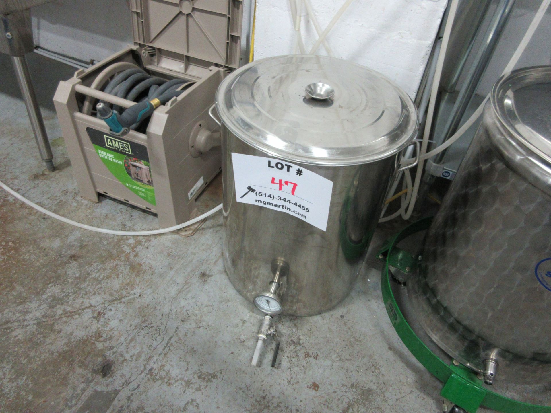 Stainless steel fermenter (no wheels)