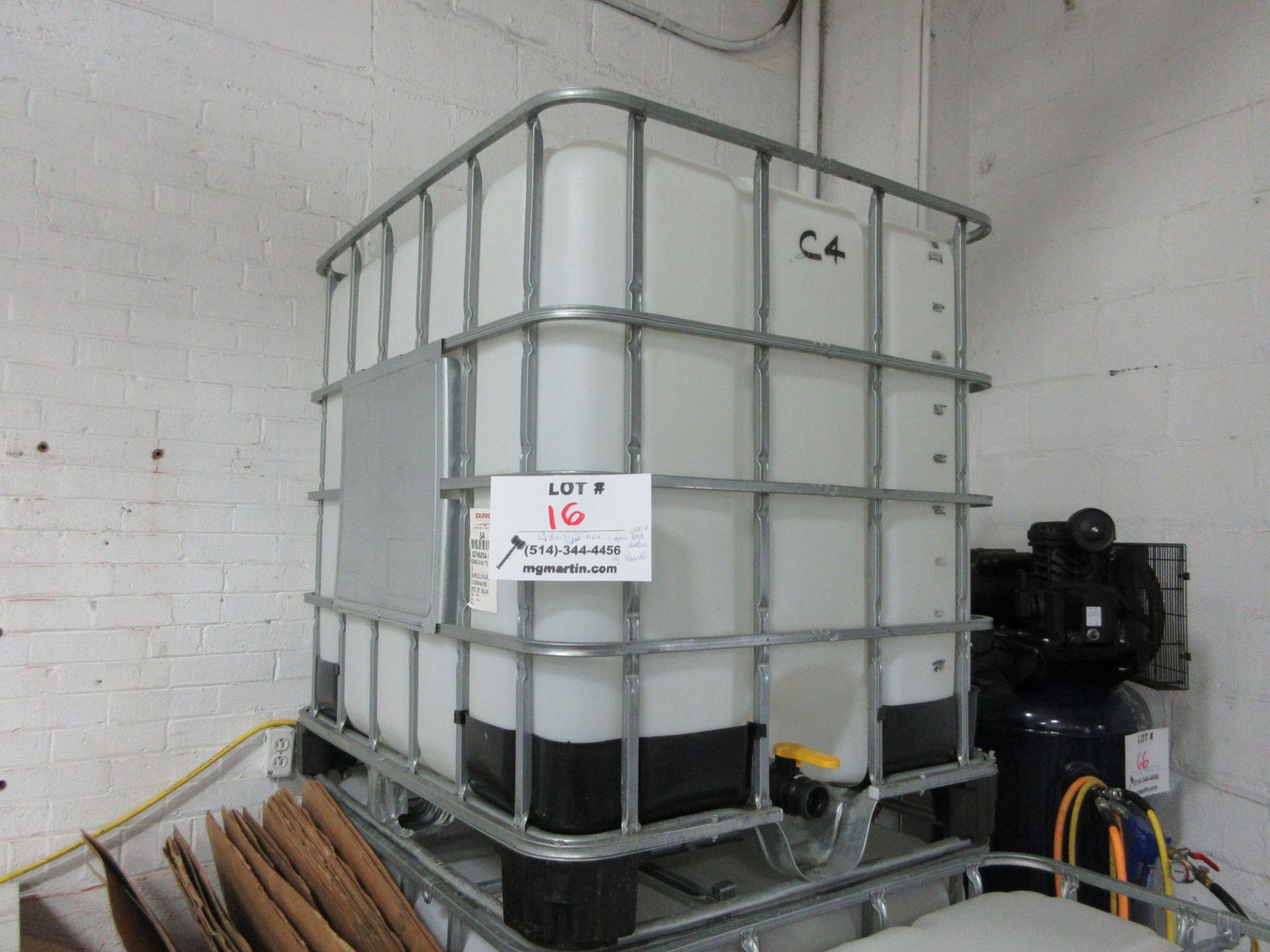 Liquid storage tank (1.000) litres c/w cage + S/S shut off valve