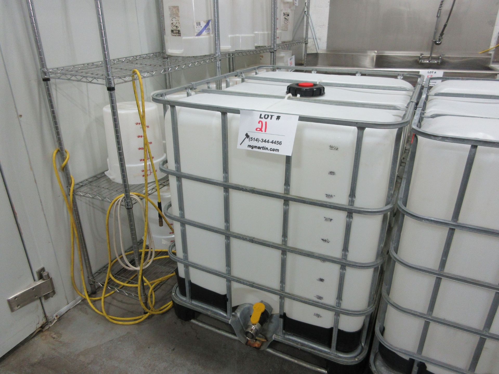 Liquid storage tank (1.000) litres c/w cage + S/S shut off valve