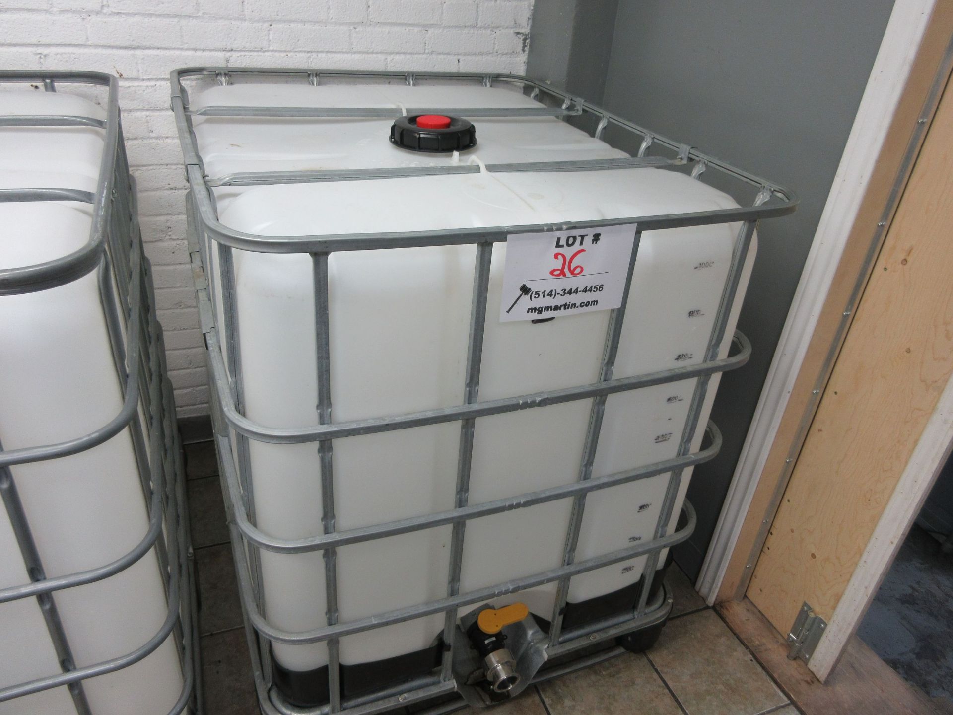 Liquid storage tank (1.000) litres c/w cage + S/S shut off valve