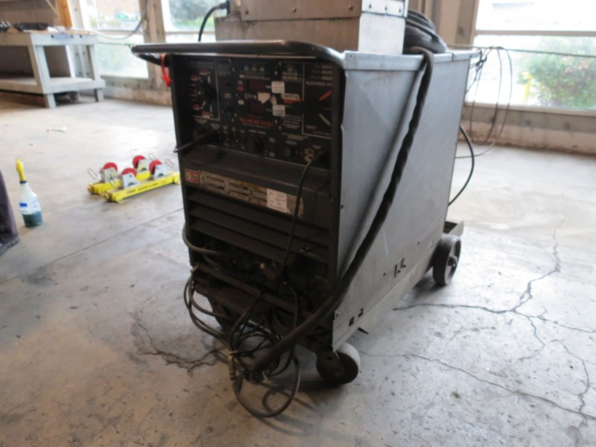 Lincoln Idealark DC 300 Tig Welder - Bild 2 aus 4