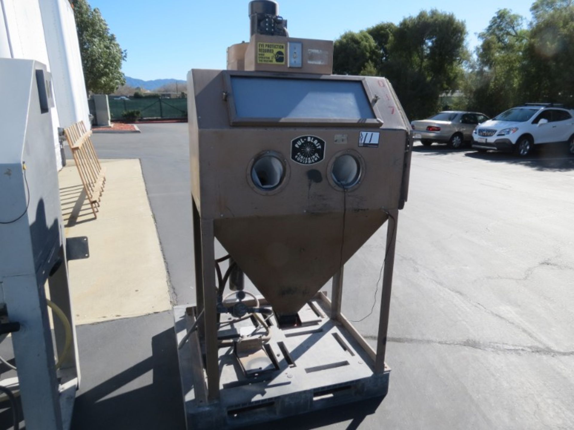 Econo EC36 Abrasive Blast Cabinet, s/n 3288 (Moved Outside for Photos) - Image 3 of 5