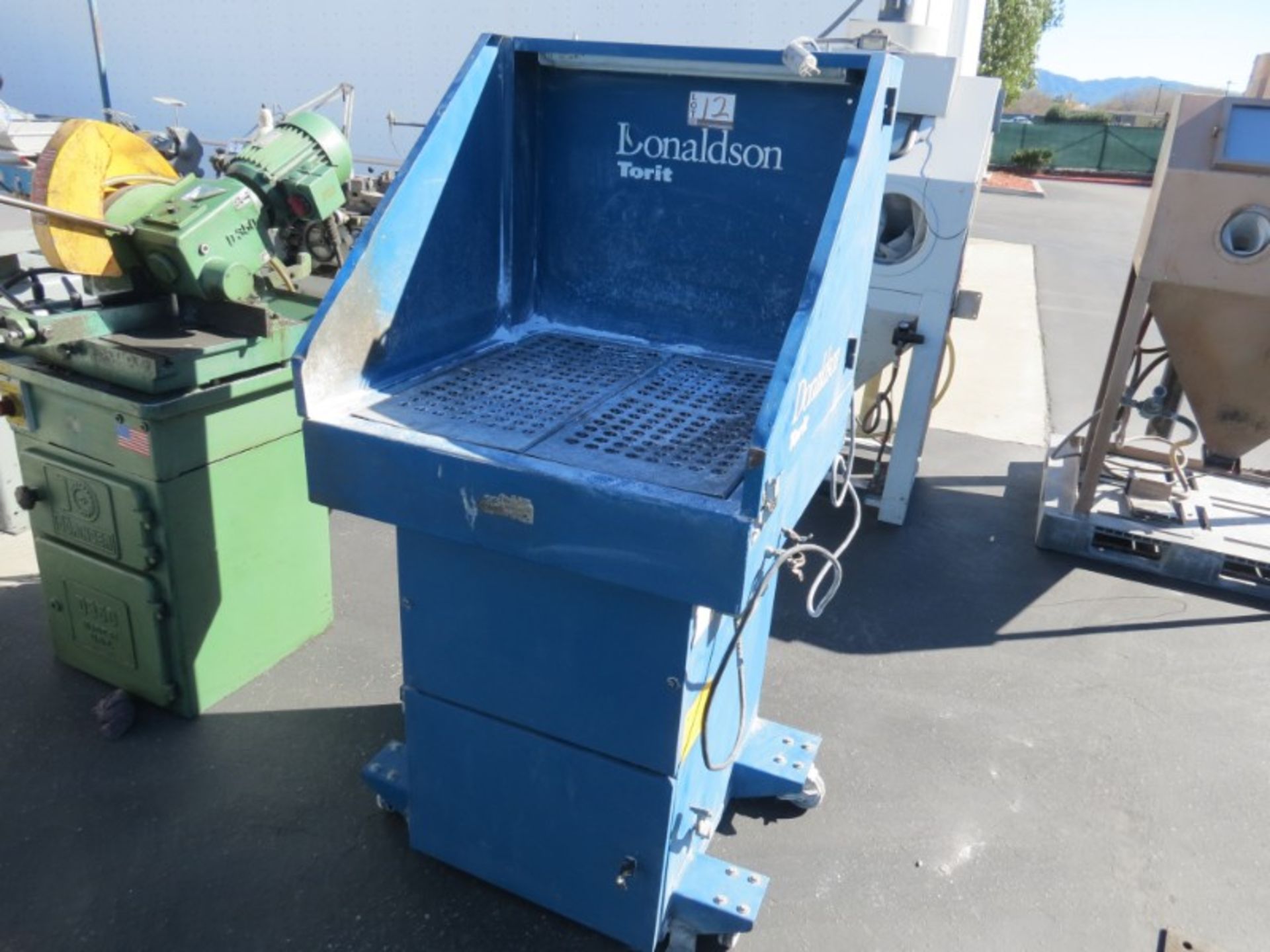 Donaldson Torit B-800 Down Draft Bench, s/n 2091170 (Moved Outside for Photos) - Image 2 of 4