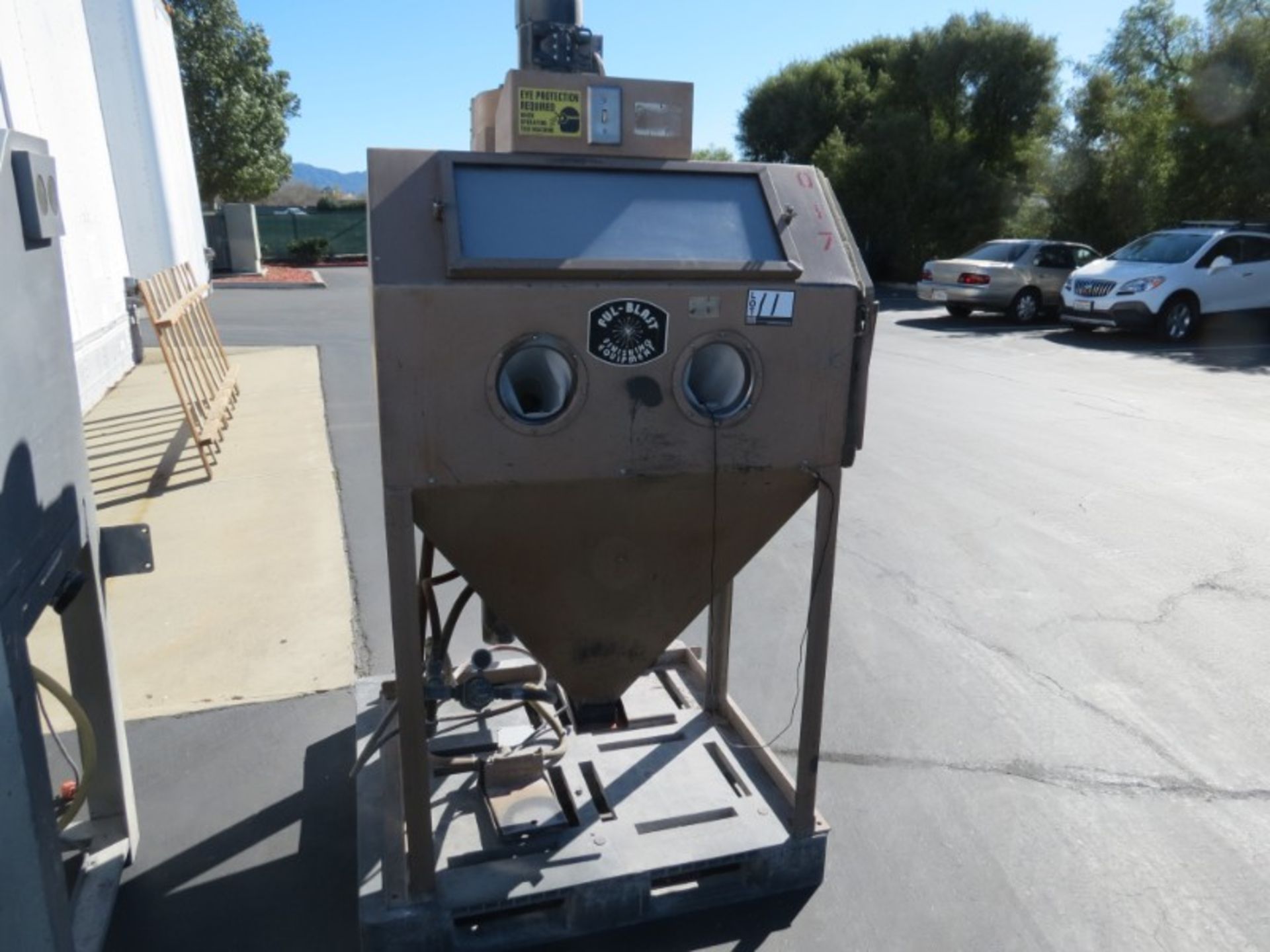 Econo EC36 Abrasive Blast Cabinet, s/n 3288 (Moved Outside for Photos) - Image 2 of 5