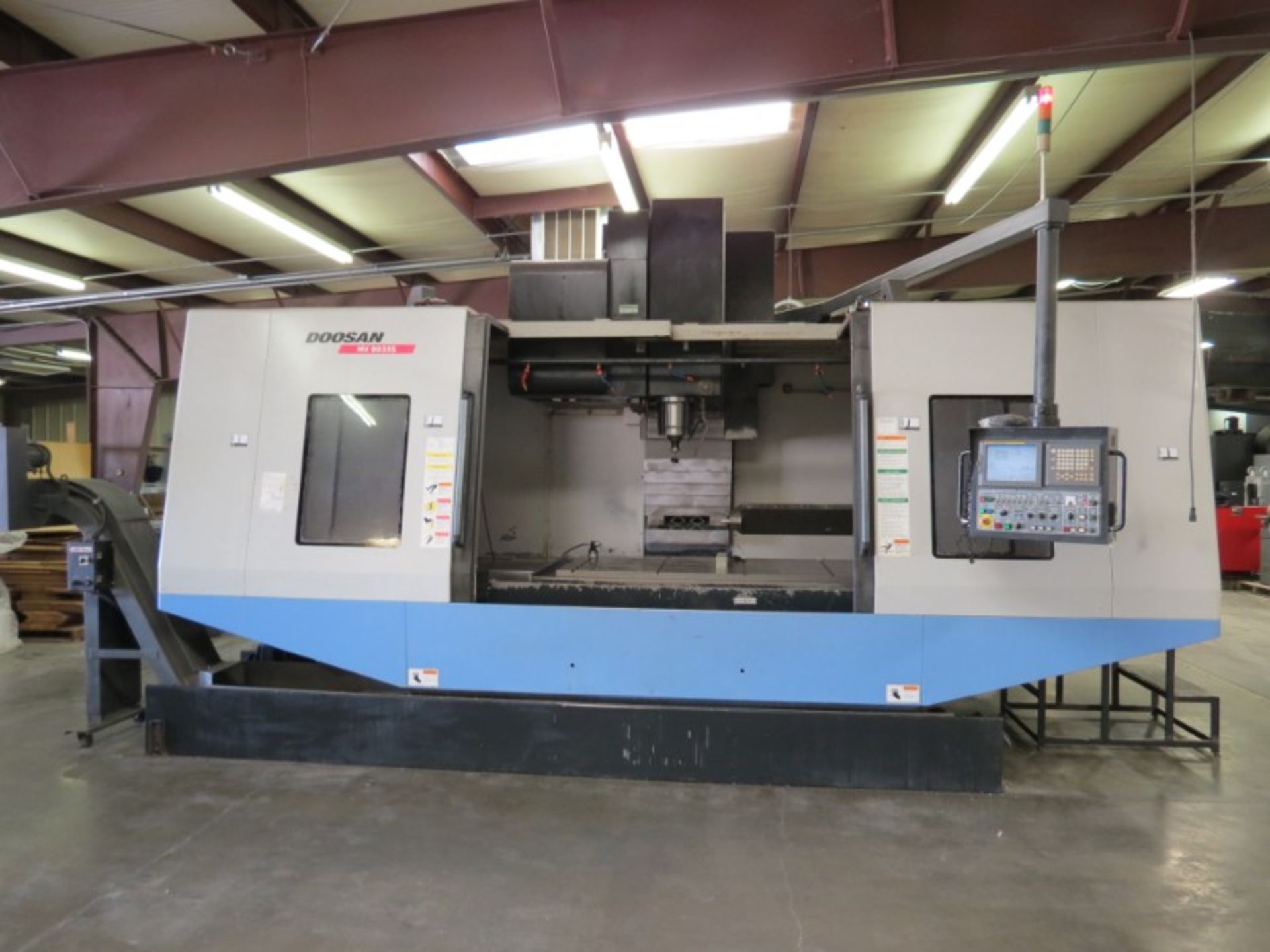 Doosan MV8035S 4-Axis VMC, Fanuc 18i-MB, 80"x35"x40", 6000 RPM, CTS, CT-50, 30 ATC, chip conveyor, - Image 2 of 10