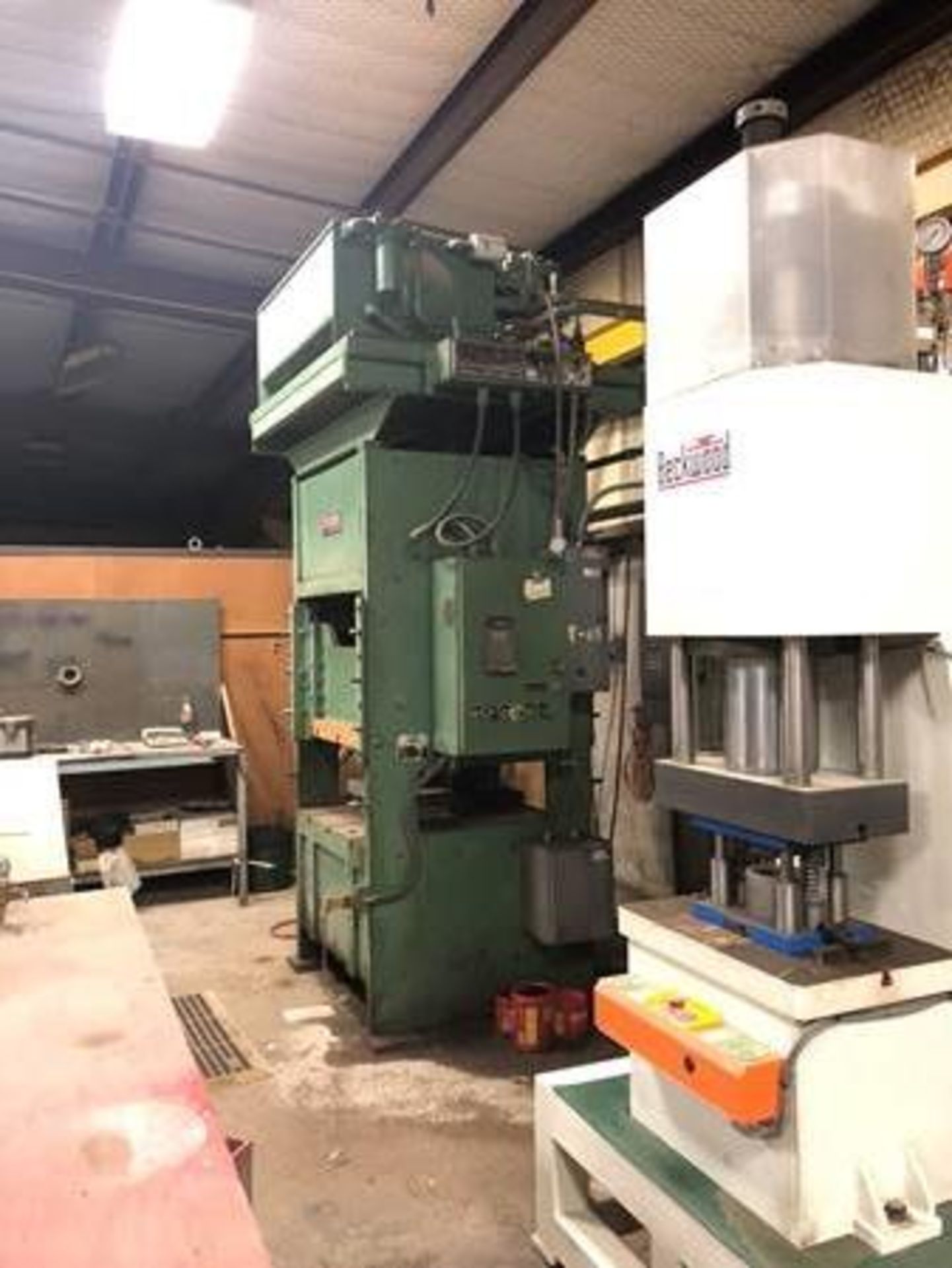 80 Ton Ducane Gib Guided Hydraulic Press, 8" stroke, 18" D.L., 10" S.H., 38" x 40" bed area, 33.5" x