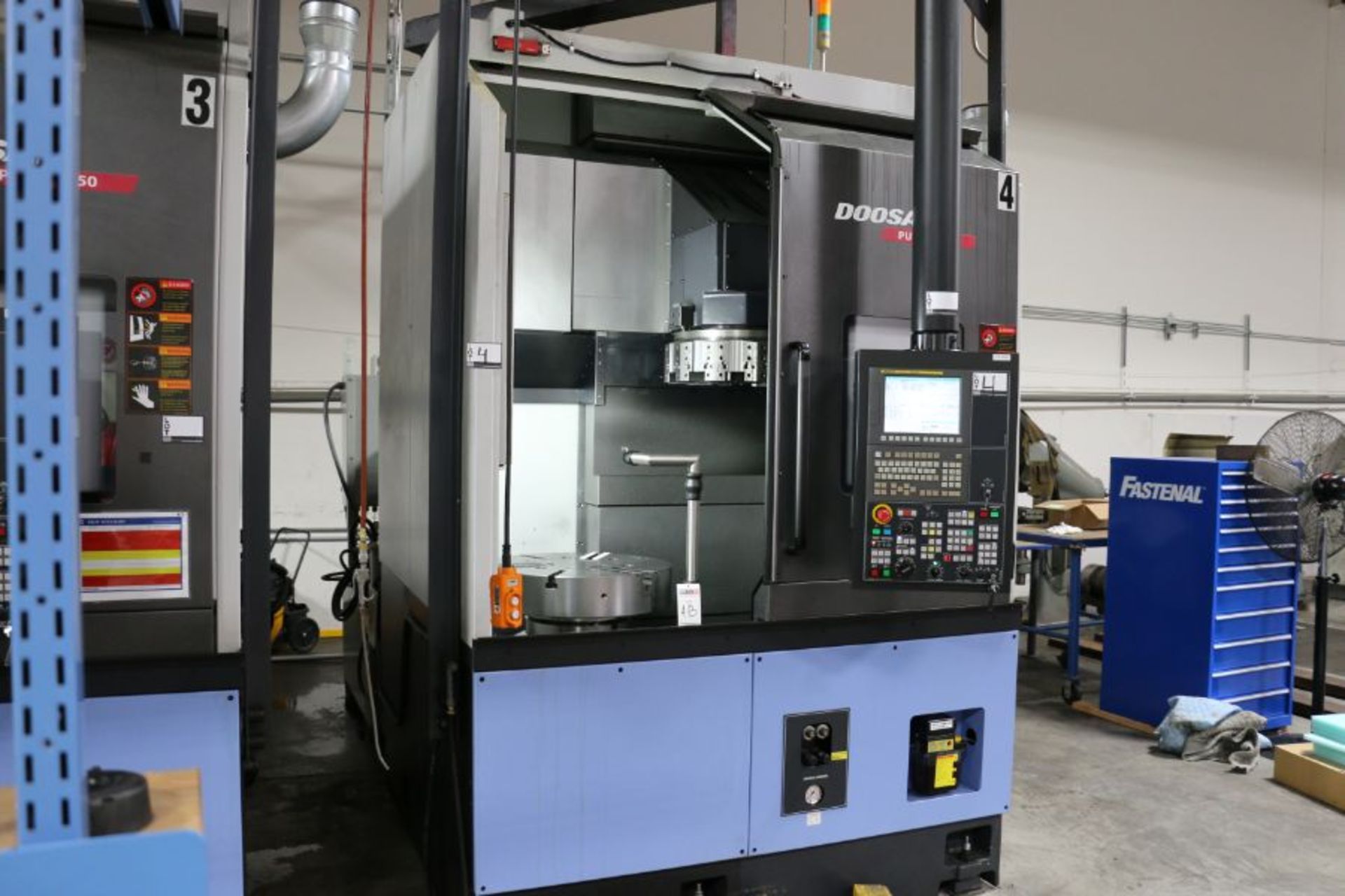 Doosan Puma VT550 CNC Vertical Turning Center, Fanuc I control, 24" Chuck, 12 Position Turret, - Image 4 of 17