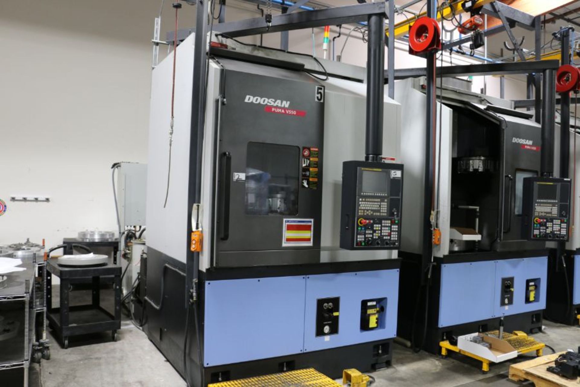 Doosan Puma VT550 CNC Vertical Turning Center, Fanuc I control, 24" Chuck, 12 Position Turret, - Image 4 of 16