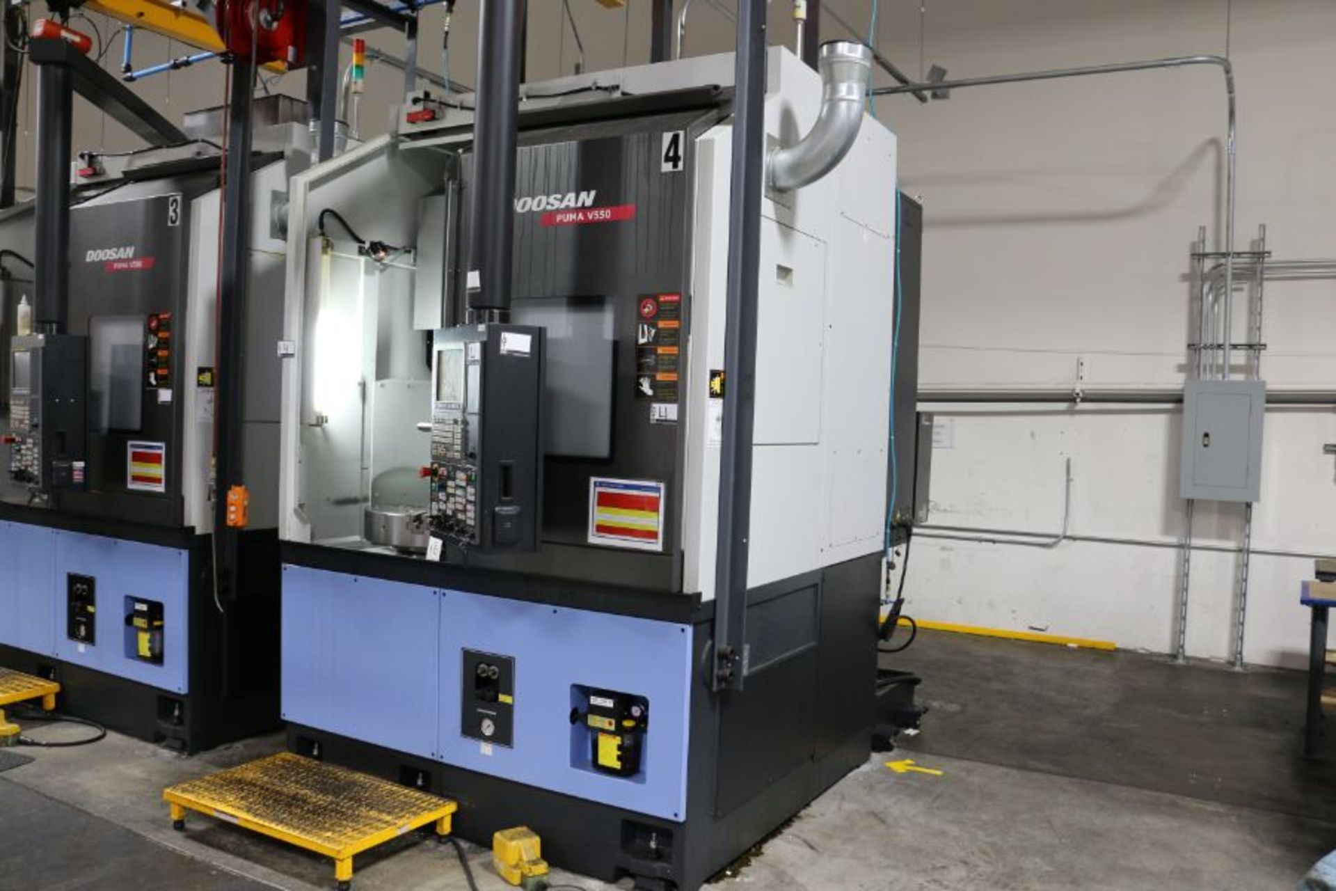 Doosan Puma VT550 CNC Vertical Turning Center, Fanuc I control, 24" Chuck, 12 Position Turret, - Image 2 of 17