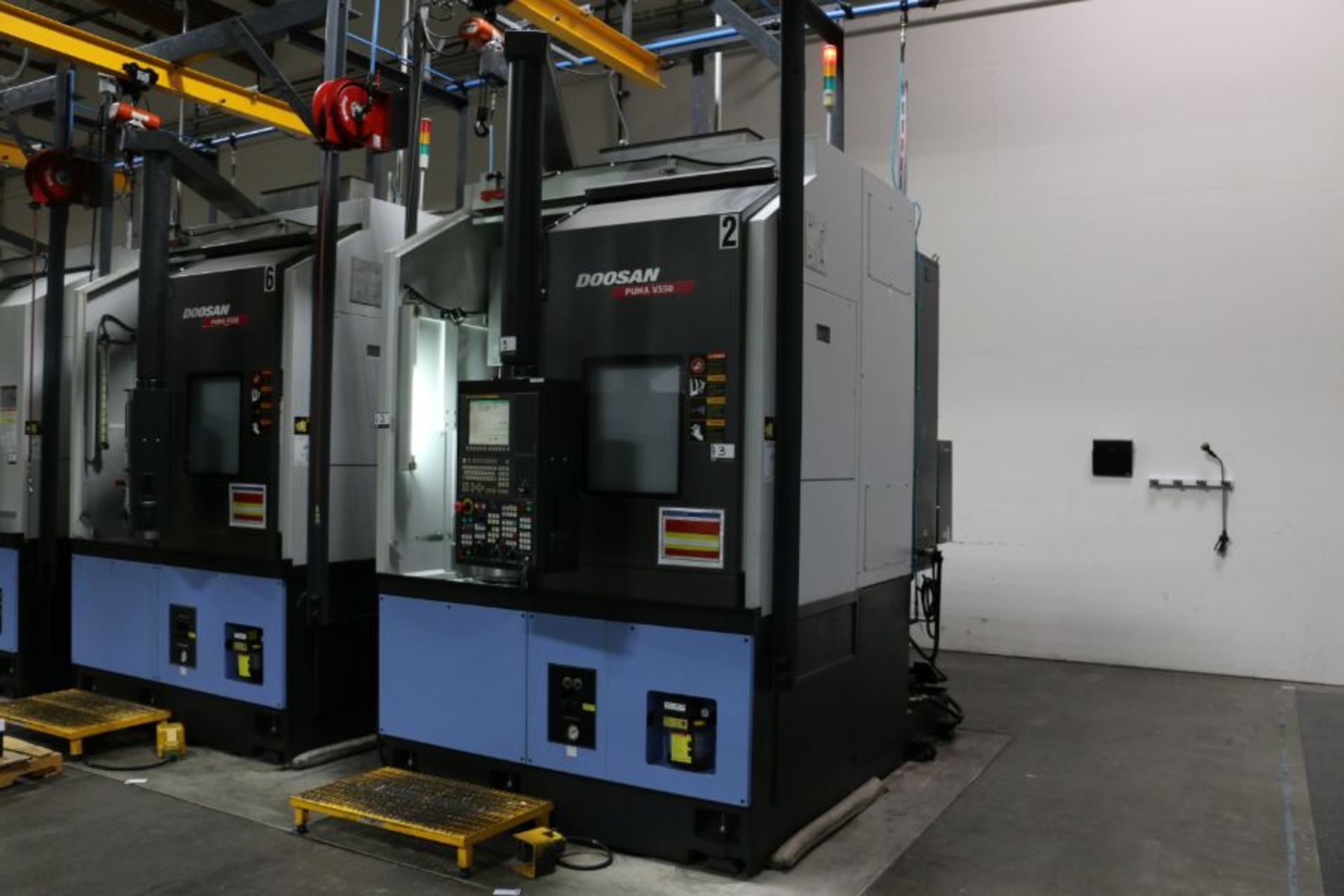 Doosan Puma VT550 CNC Vertical Turning Center, Fanuc I control, 24" Chuck, 12 Position Turret, - Bild 2 aus 16