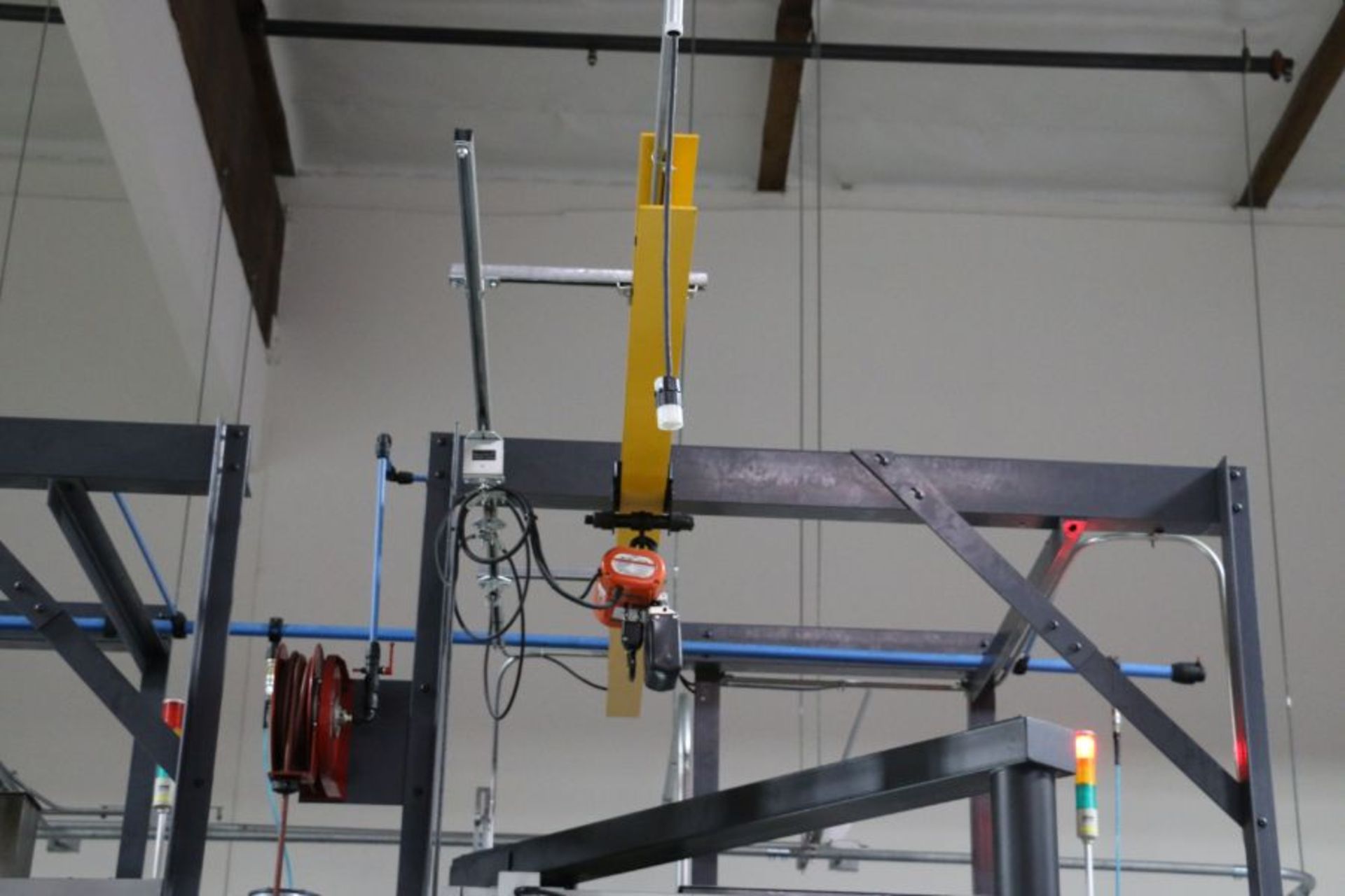 500LB hoist & trolley jib - Image 3 of 4