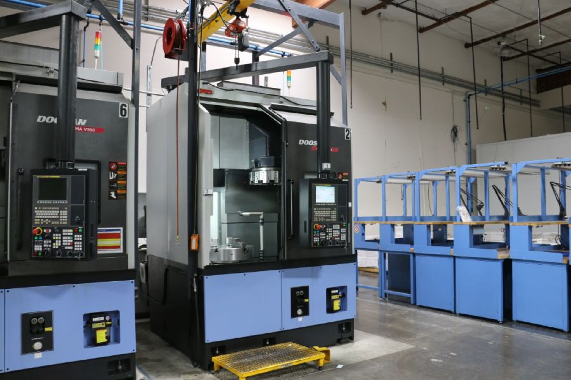 Doosan Puma VT550 CNC Vertical Turning Center, Fanuc I control, 24" Chuck, 12 Position Turret, - Bild 3 aus 16