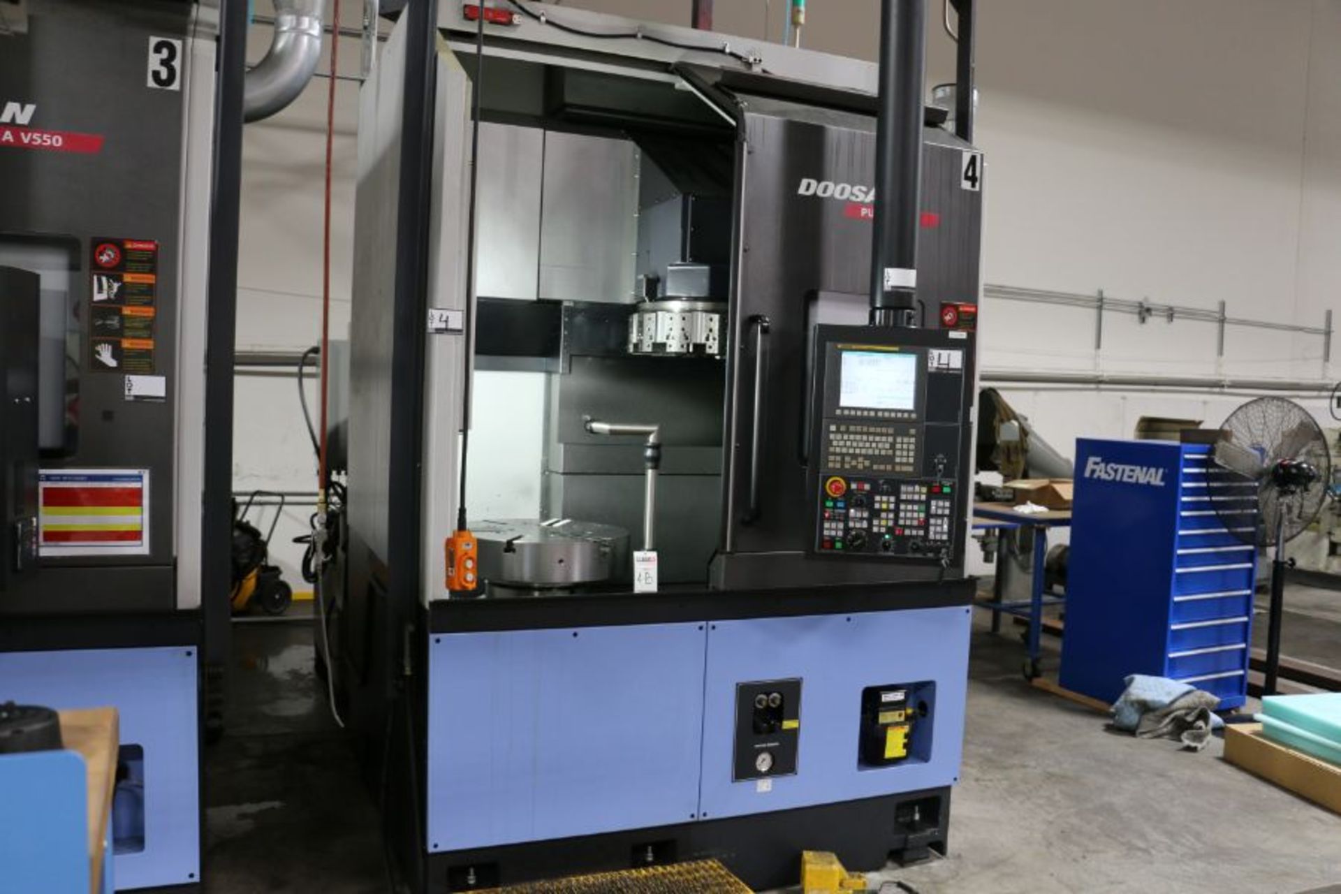 Doosan Puma VT550 CNC Vertical Turning Center, Fanuc I control, 24" Chuck, 12 Position Turret, - Image 3 of 17