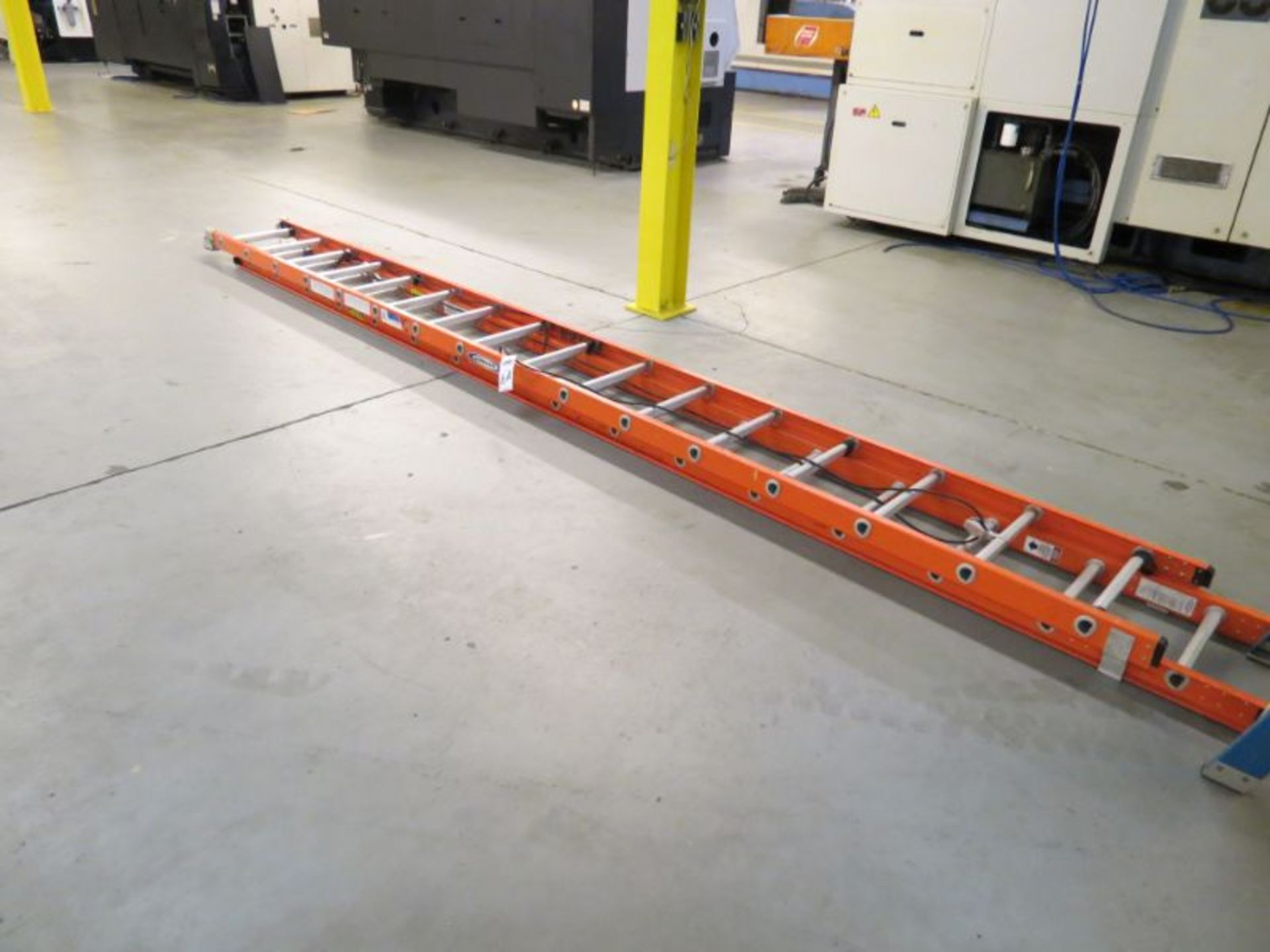 Werner 32' Extension Ladder - Image 2 of 3