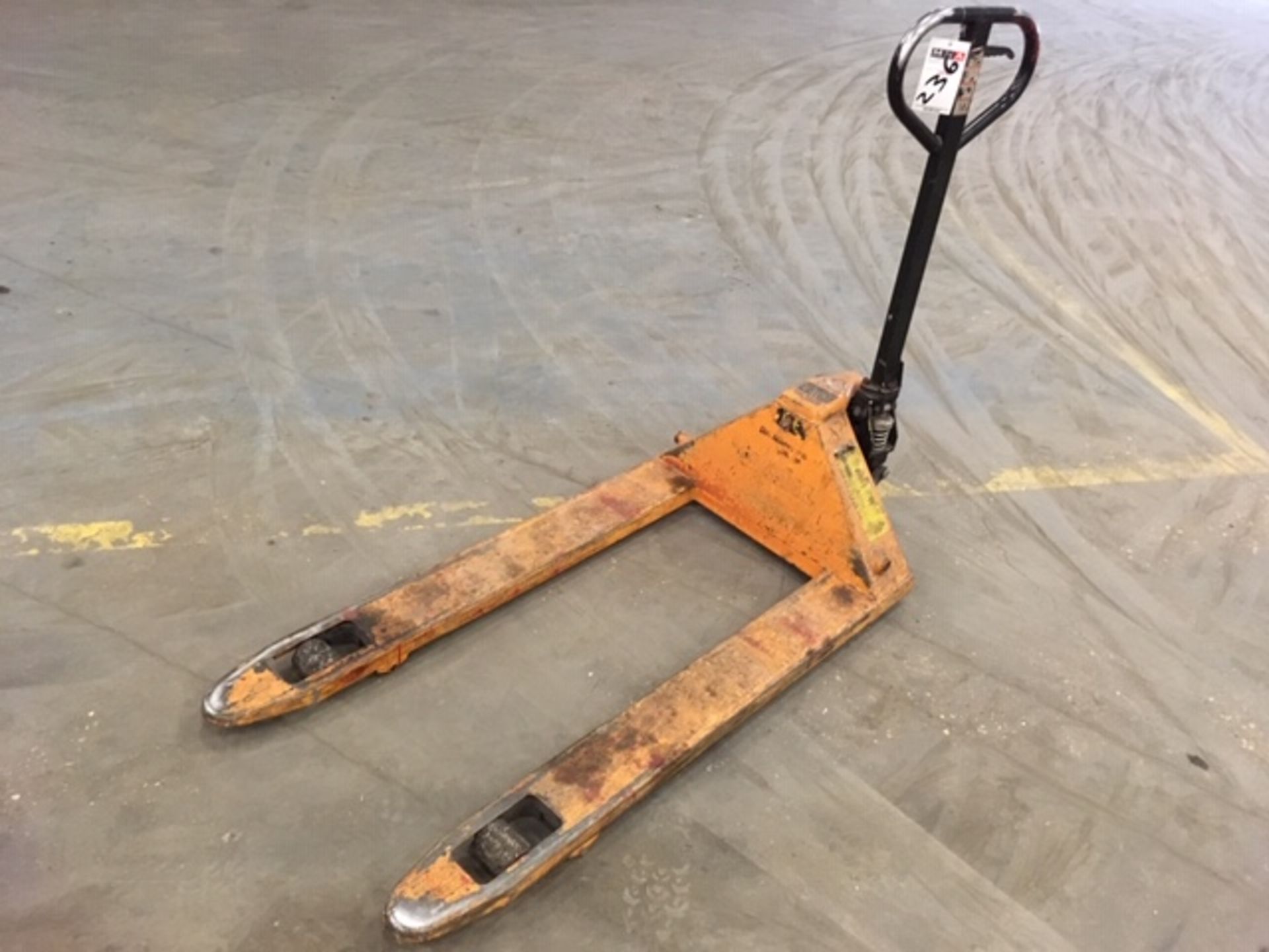 5,500 LB Cap. Global Pallet Jack