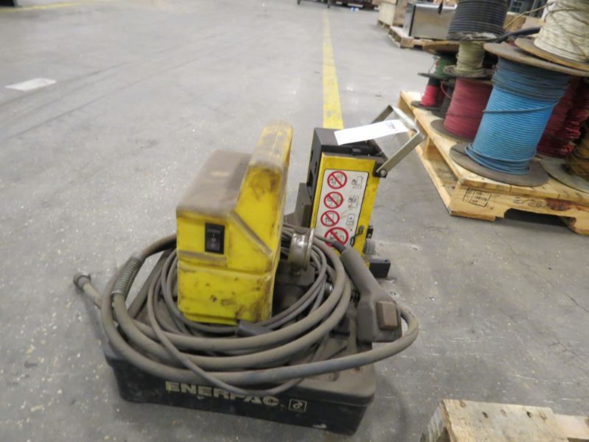 Enerpac Hydraulic Jack With Pump Model:PUJ12018 S/n:E17060 - Image 5 of 5