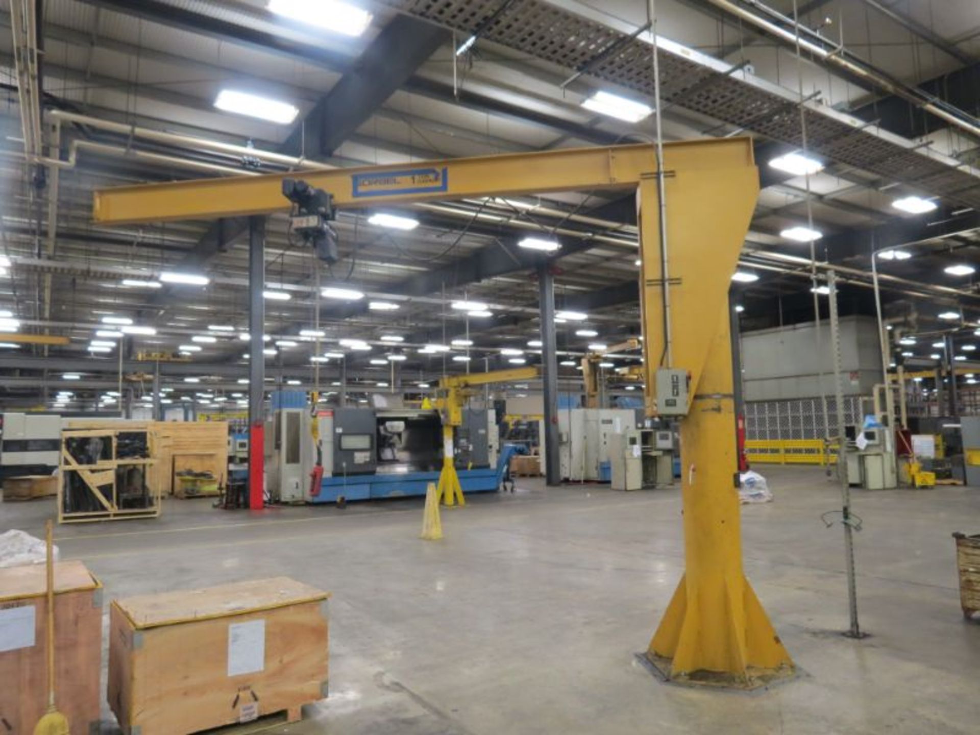 Yale 1/2 Ton jib Crane w/ hoist , 9' Column and 10' Arm - Image 2 of 3