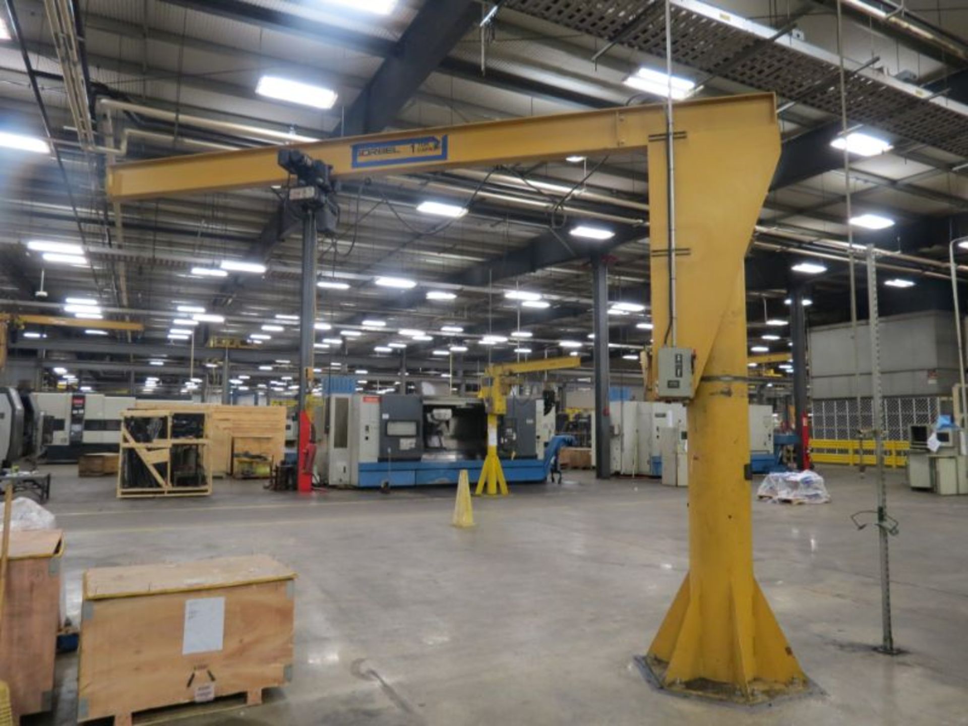 Yale 1/2 Ton jib Crane w/ hoist , 9' Column and 10' Arm