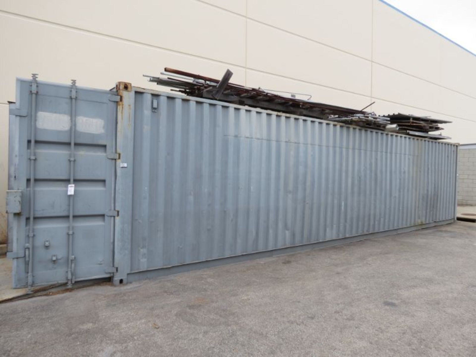 40' Storage Container w/ Loading Ramp and material on top - Image 7 of 7