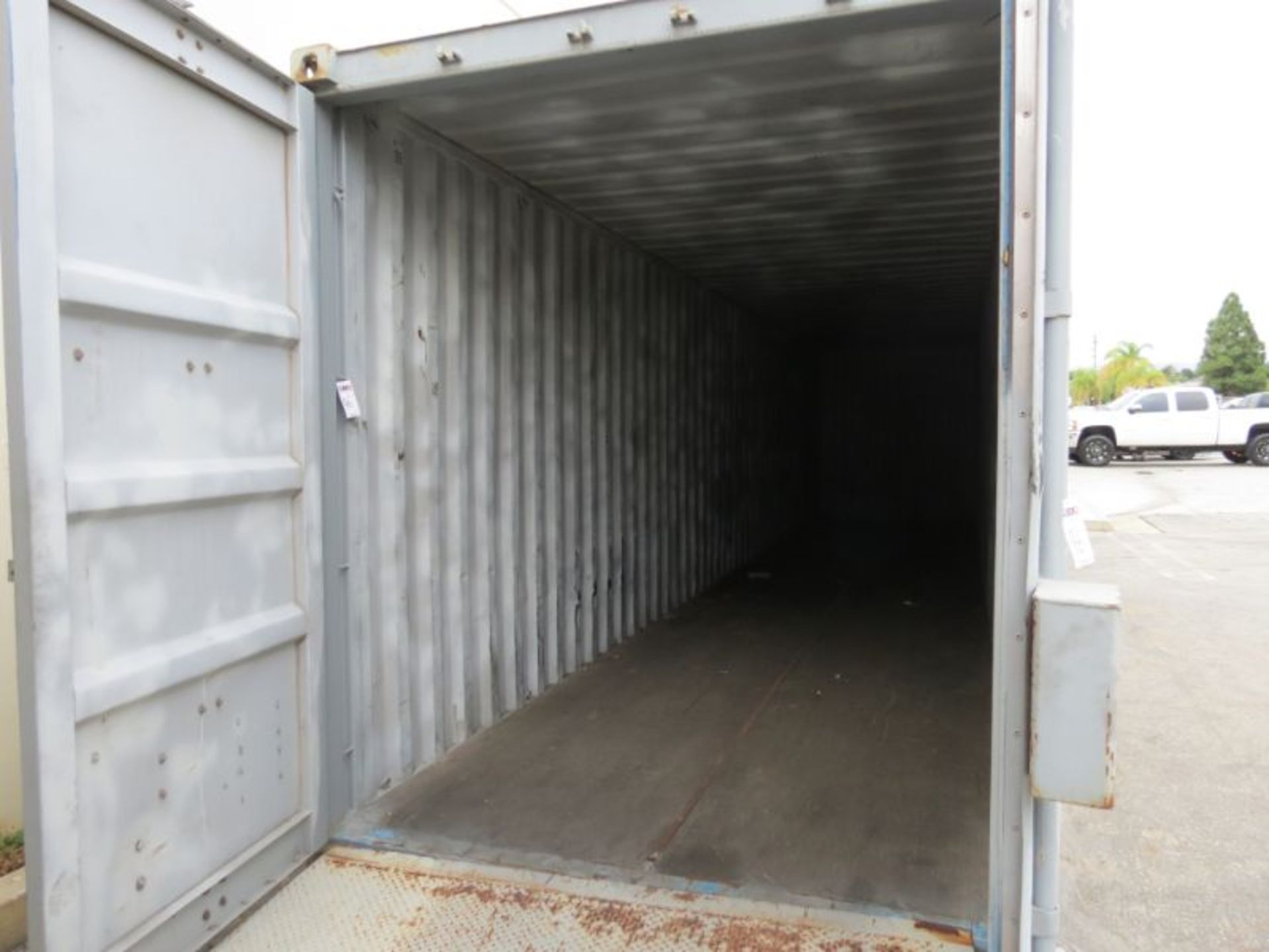 40' Storage Container w/ Loading Ramp and material on top - Image 4 of 7