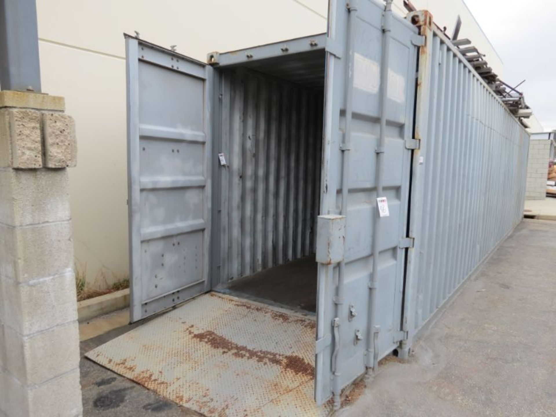 40' Storage Container w/ Loading Ramp and material on top - Image 2 of 7