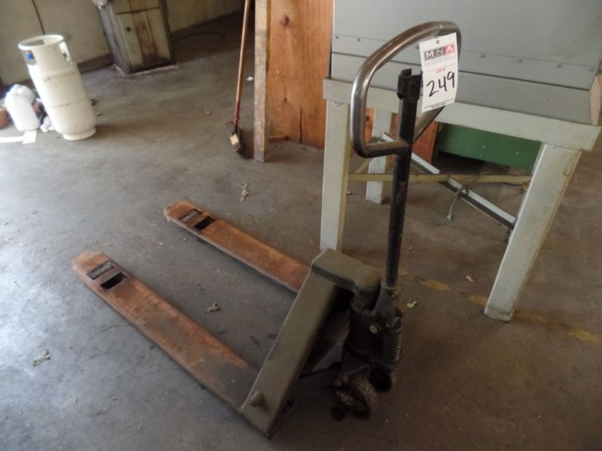 5000lbs Pallet Jack - Image 2 of 2