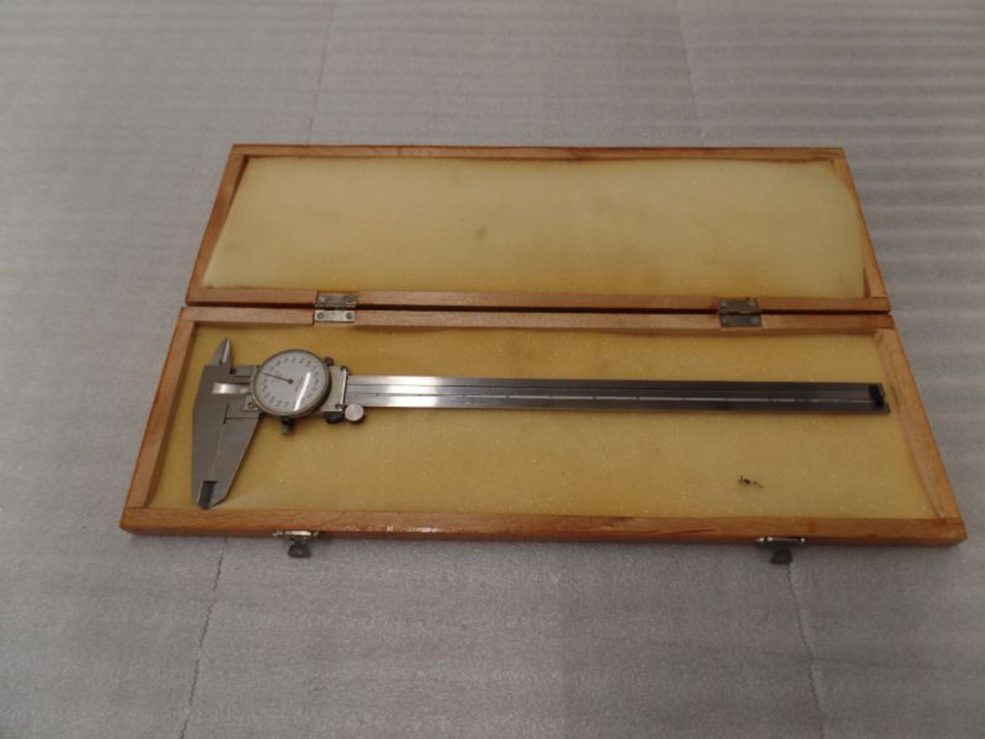 Mitutoyo Dial Caliper 0 - 12"