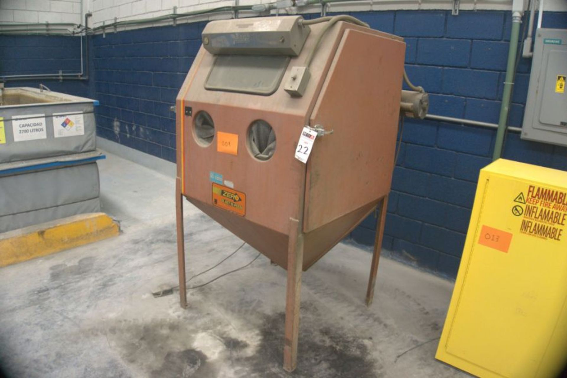 Zero BNP 250 Wet Blast Sand Blast Cabinet s/n 30110 - Image 2 of 4