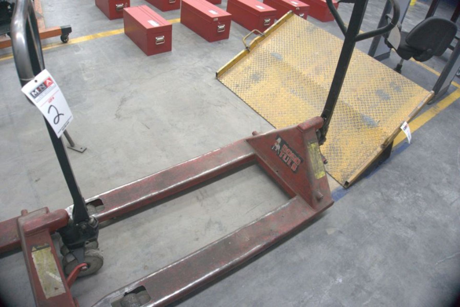 Dogo Tuls Pallet Jack 4500lbs - Image 2 of 4