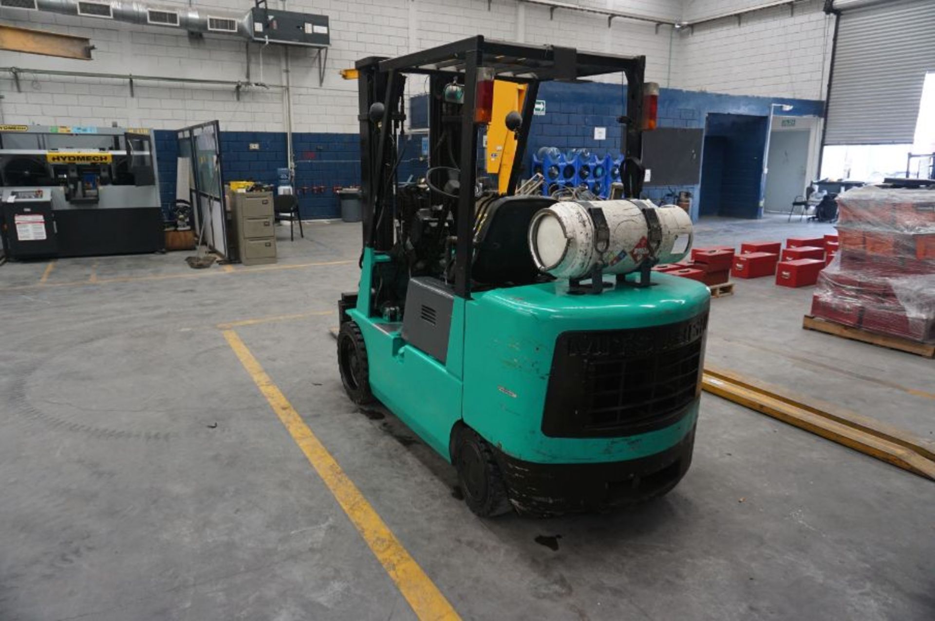 Mitsubishi FGC30 LPG Forklift 91,499 hours 5800lbs s/n AF83B-00816 - Image 2 of 8