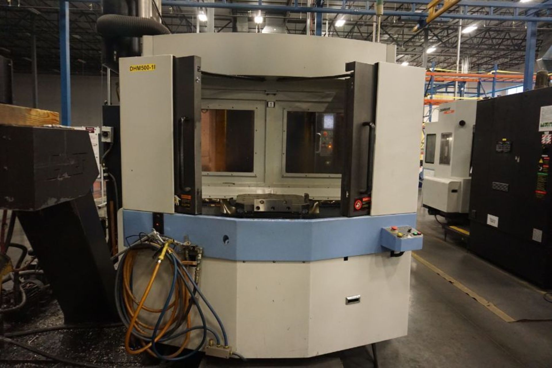 2007, Doosan HM-500 Fanuc 18iMB (2) 19.7” Pallets, 4-Axis, 6K RPM, CT50, 90 ATC, CTS, Renishaw OMP60 - Image 5 of 11