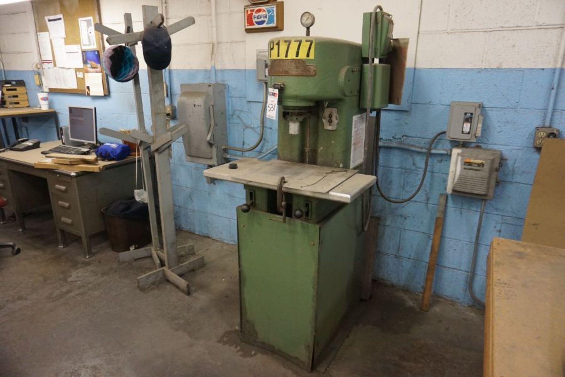 Denison P177 Multipress Hydraulic Press, 14" x 30" Table *Auctioned from Edgerton, KS* - Image 3 of 4