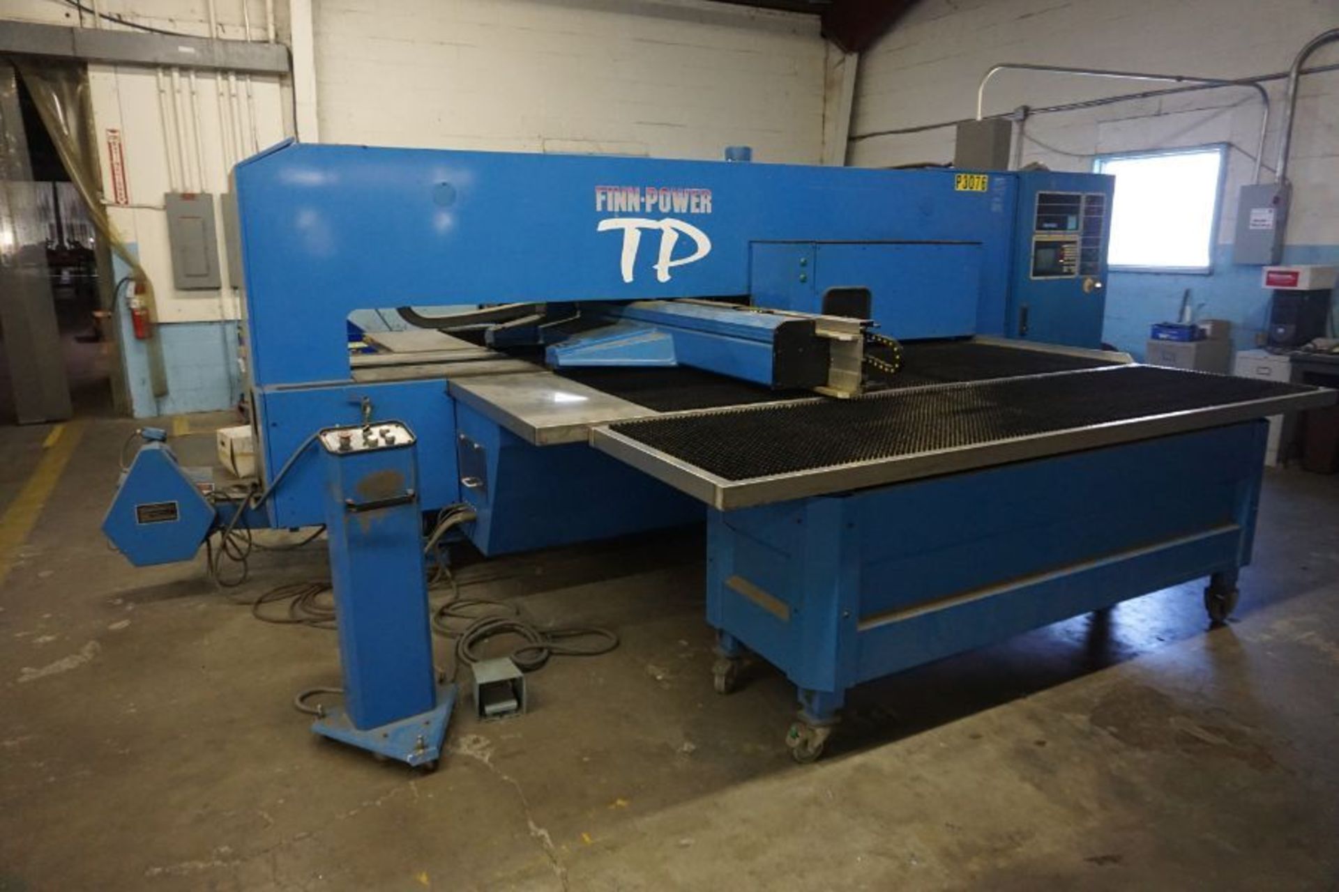 1996 FinnPower TP 2520 CNC Turret Punch, 33 Ton, 50"x100" Sheet Size *Auctioned from Edgerton, KS* - Image 2 of 9