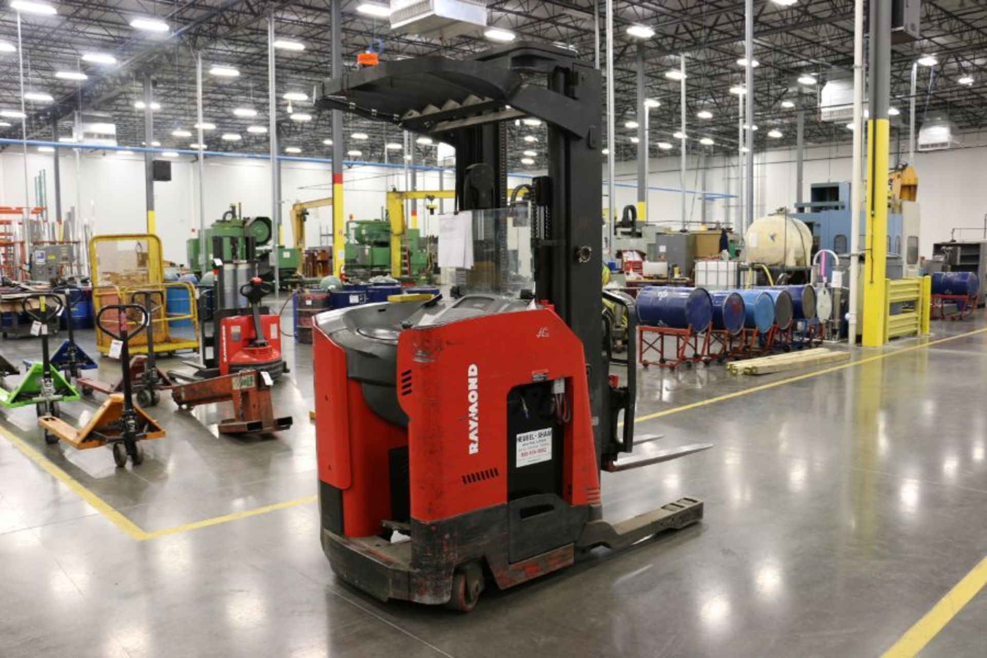 Raymond 740 DR32TT Electric Narrow Aisle Double Reach 4000 Lbs. Cap. Electric Forklift - Image 2 of 6