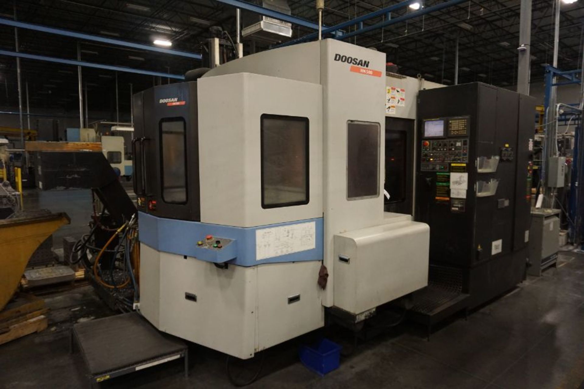 Doosan HM-500, Fanuc 18iMB, (2) 19.7” Pallets, B-Axis, 6k RPM, CT50, 60 ATC, CTS, Probe, s/n New