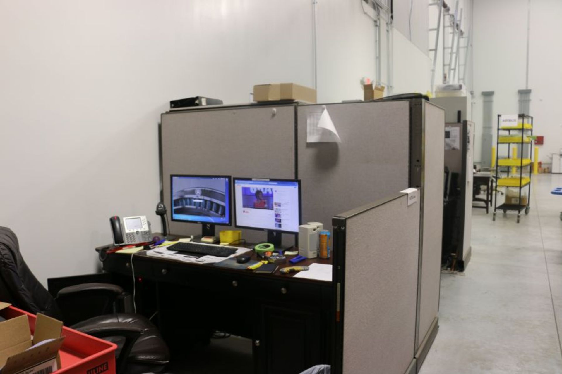 Cubicles with Office Desks *No Content* - Image 4 of 4