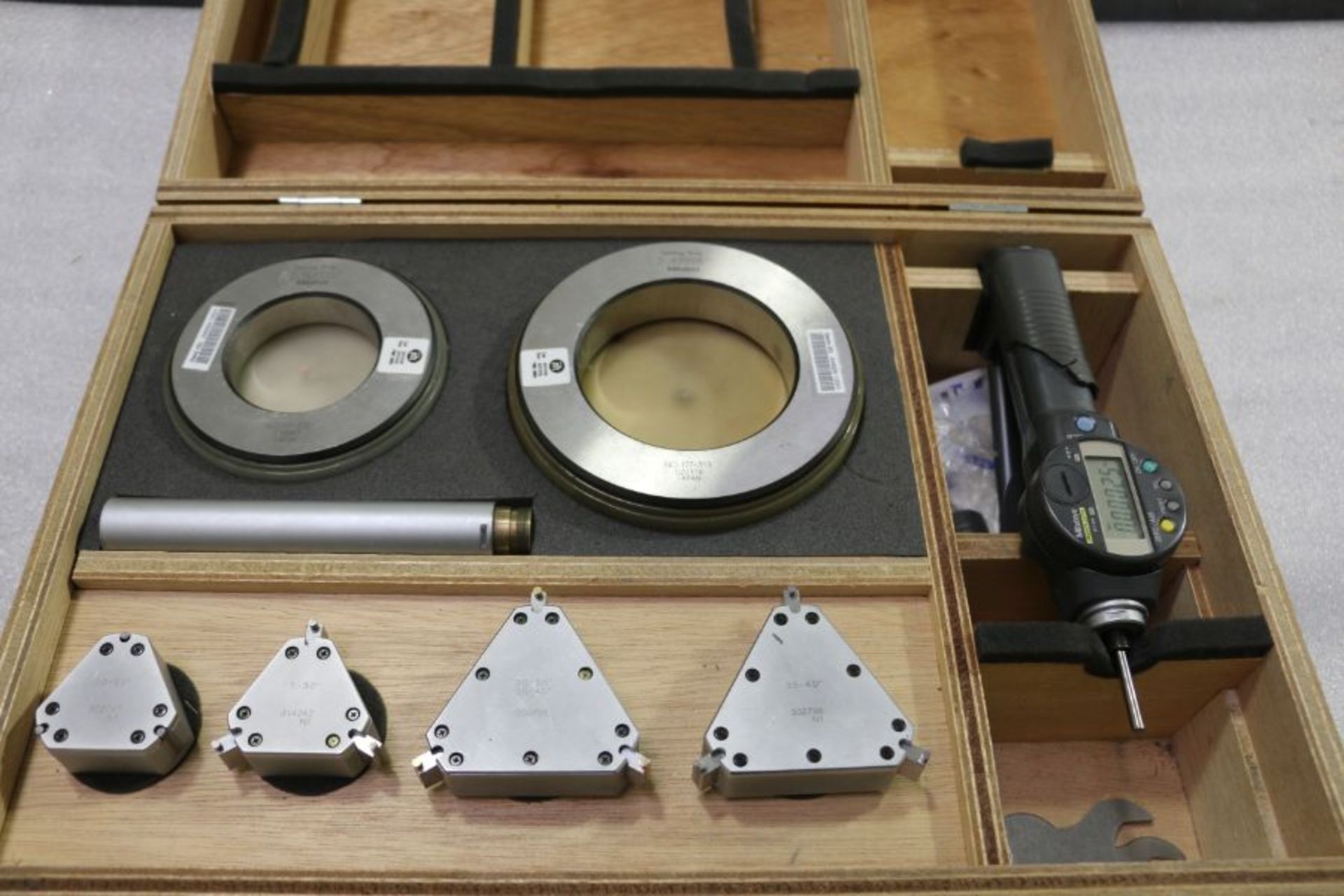 Mitutoyo 4" Digital Bore Micrometer Set - Image 2 of 3