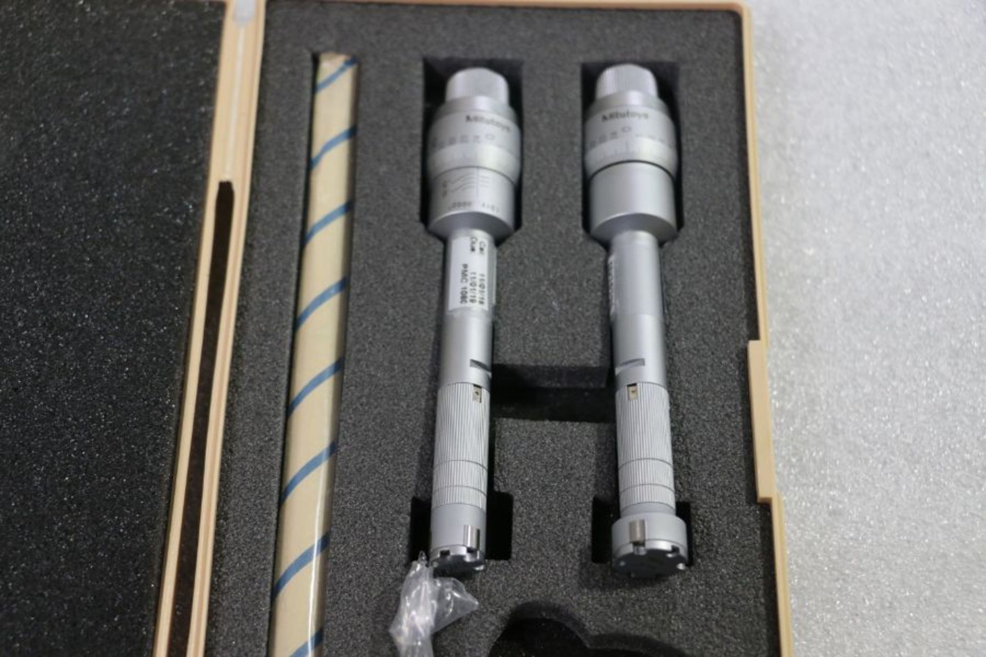 Mitutoyo .500" - .800" Inside Micrometer Set - Image 2 of 3